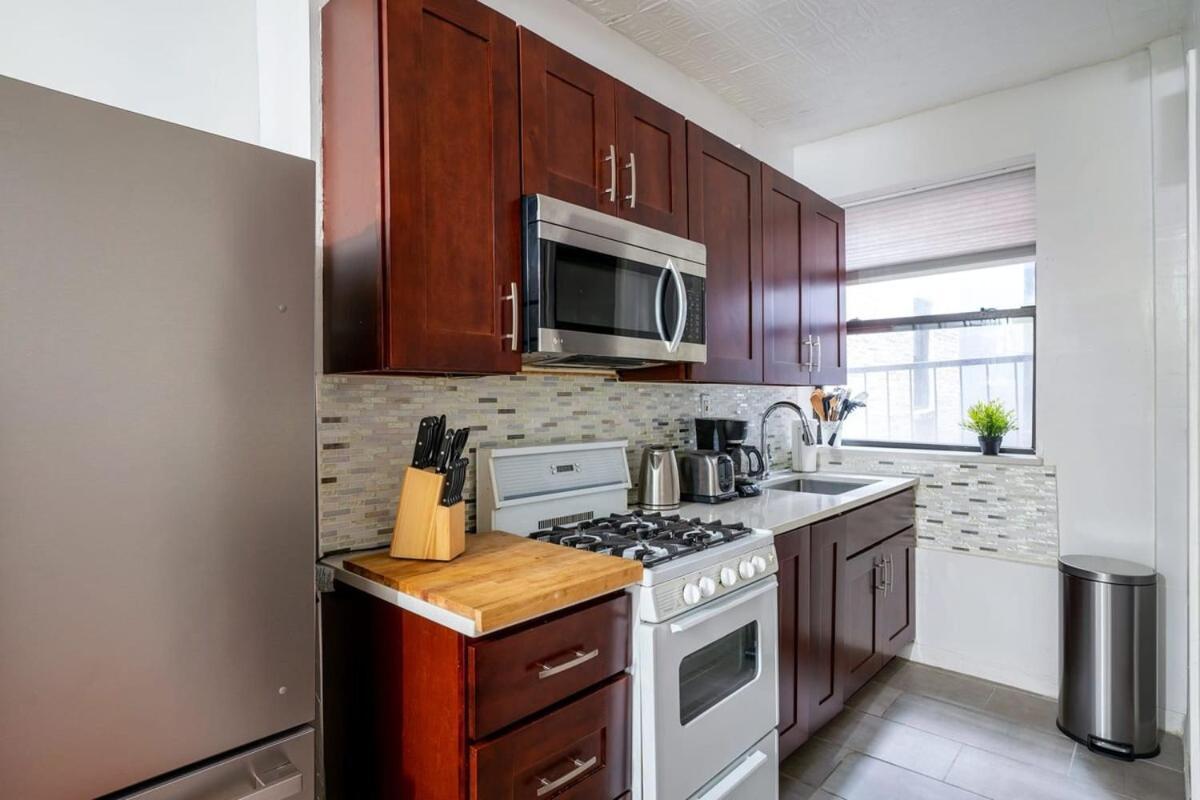 Prime Location 1br Newly Furnished *