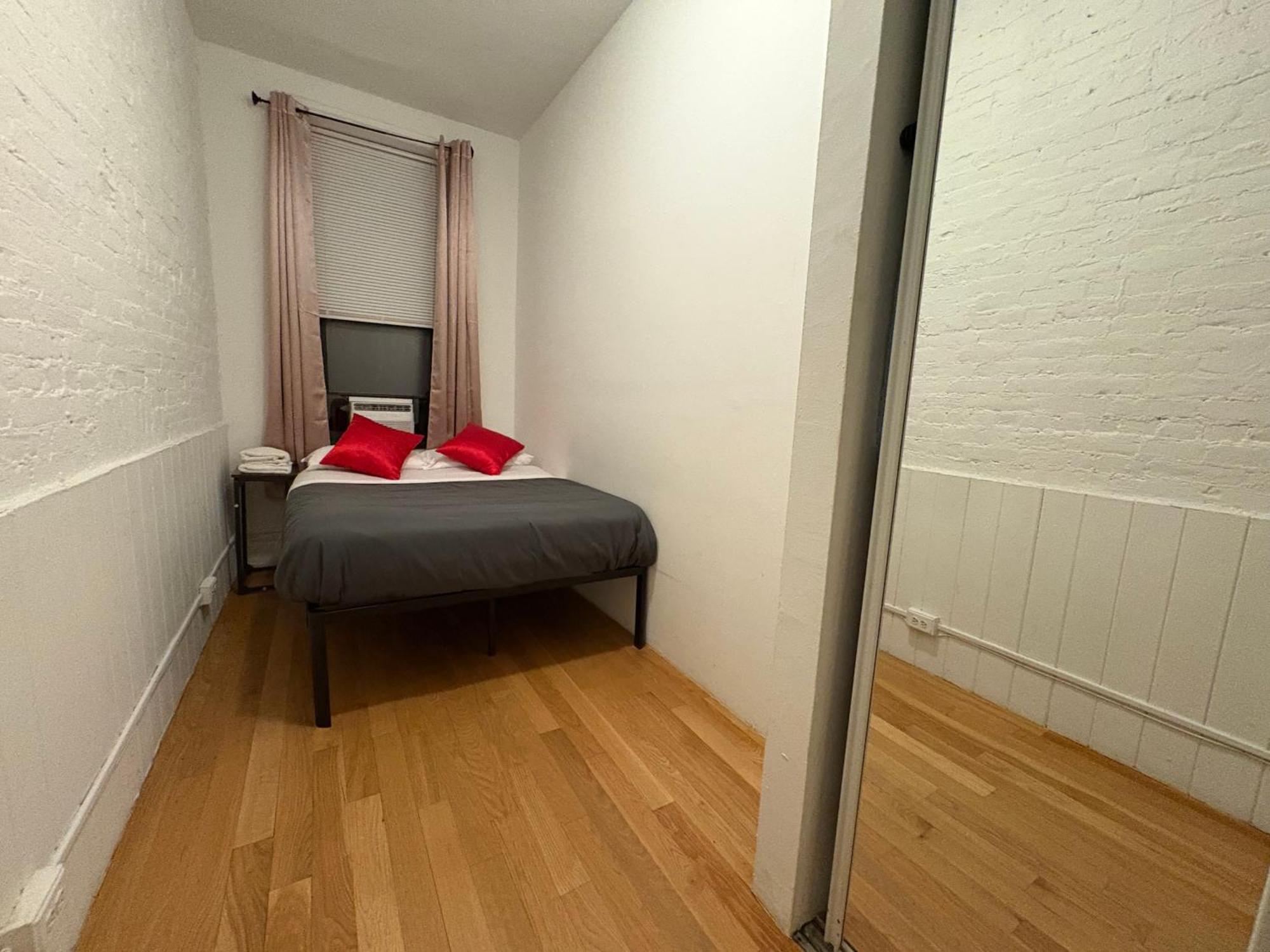 Hudson Crown Apartment New York