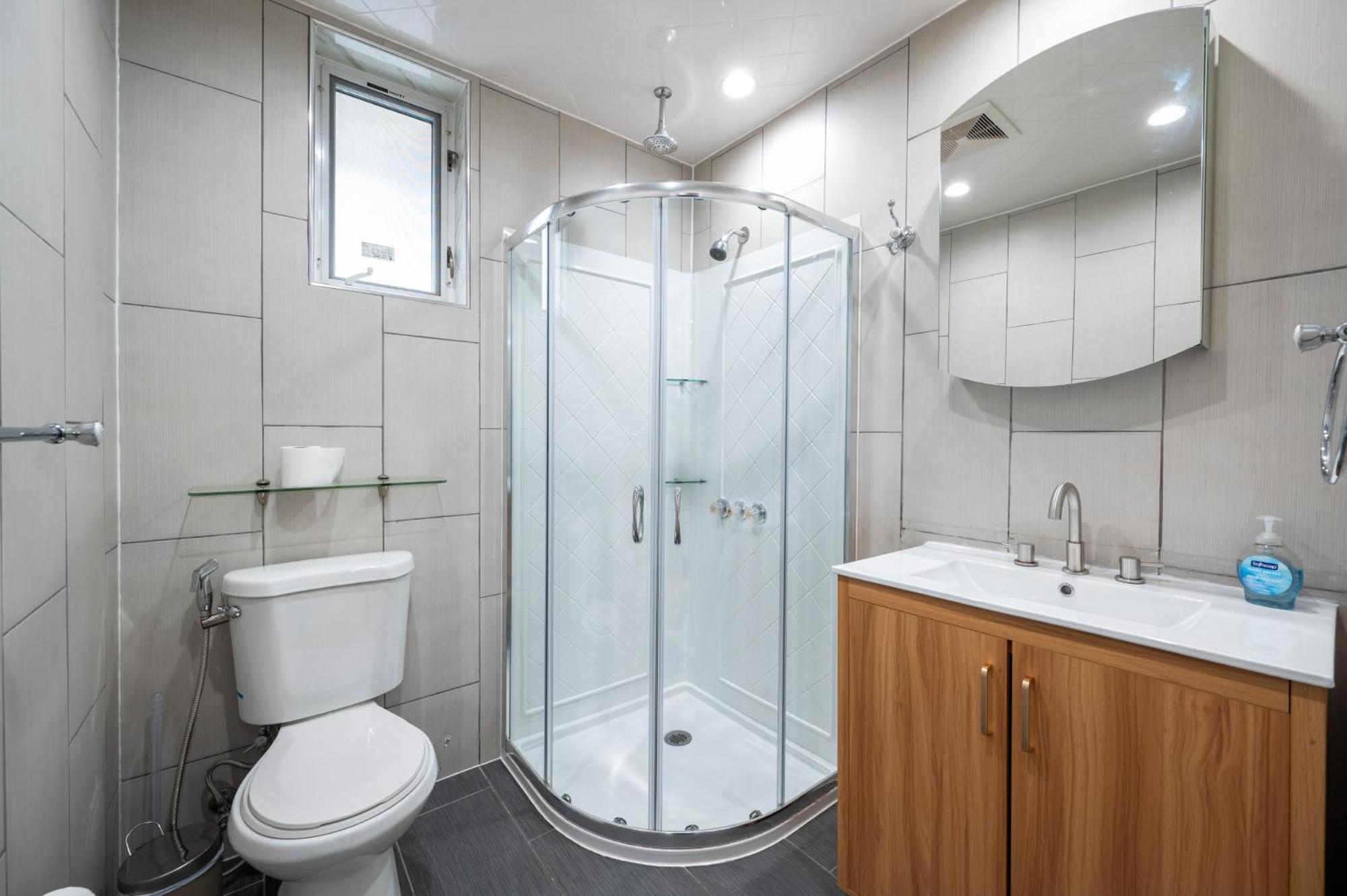 Spacious 3 Bed 3 Bath Unit In Upper East Side Apartment New York