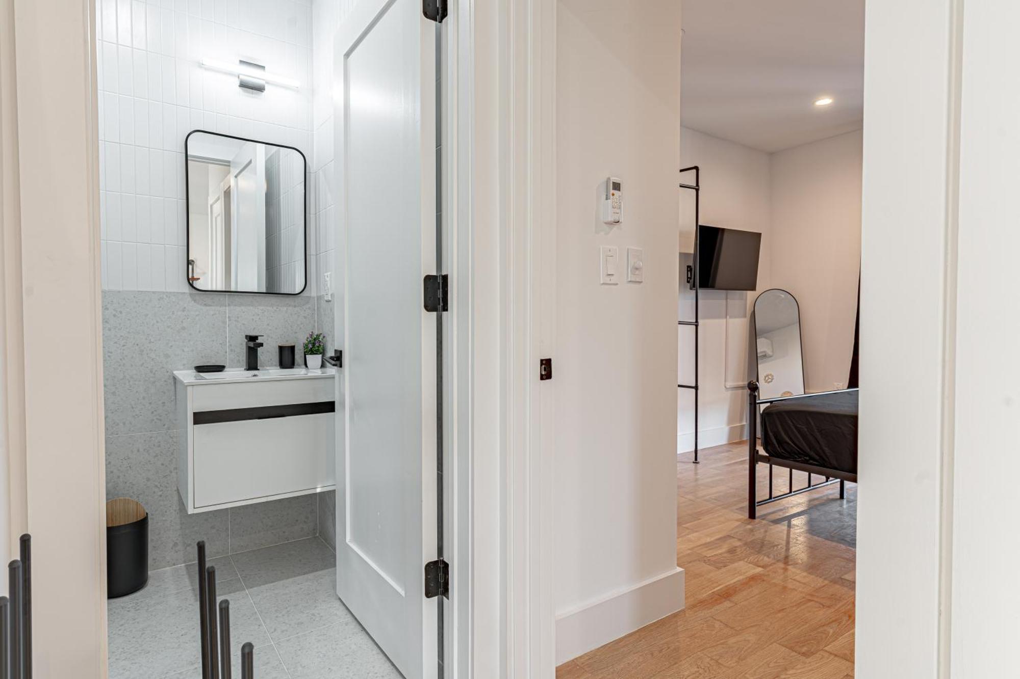 Bushwick Industrial1br With Balcony * New York