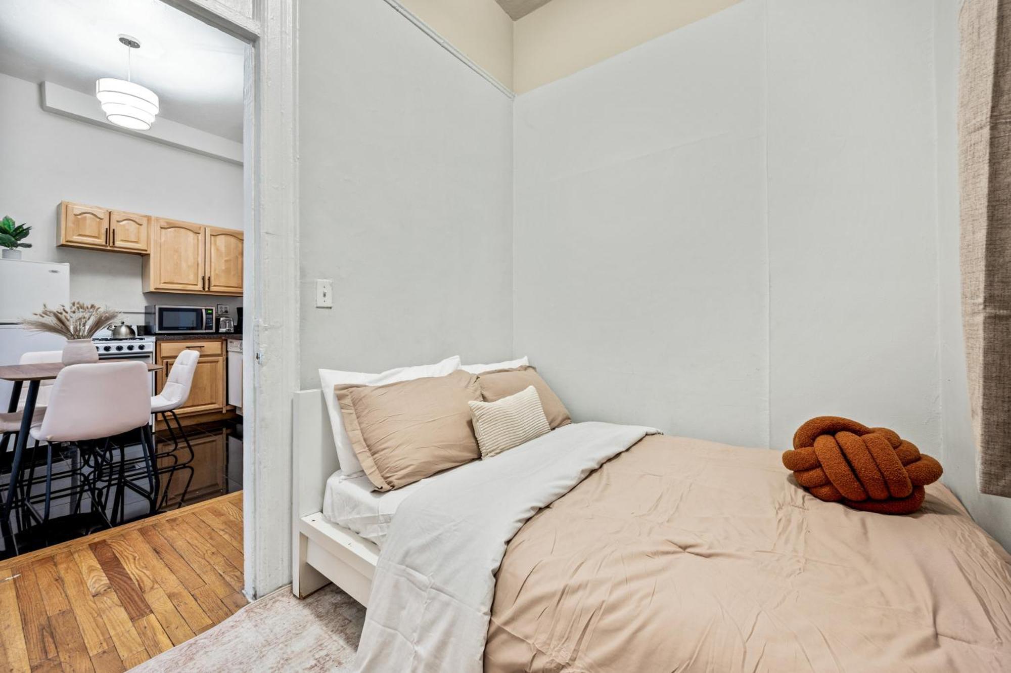 Bright And Beautiful 3 Bedroom Midtown West Apartment *