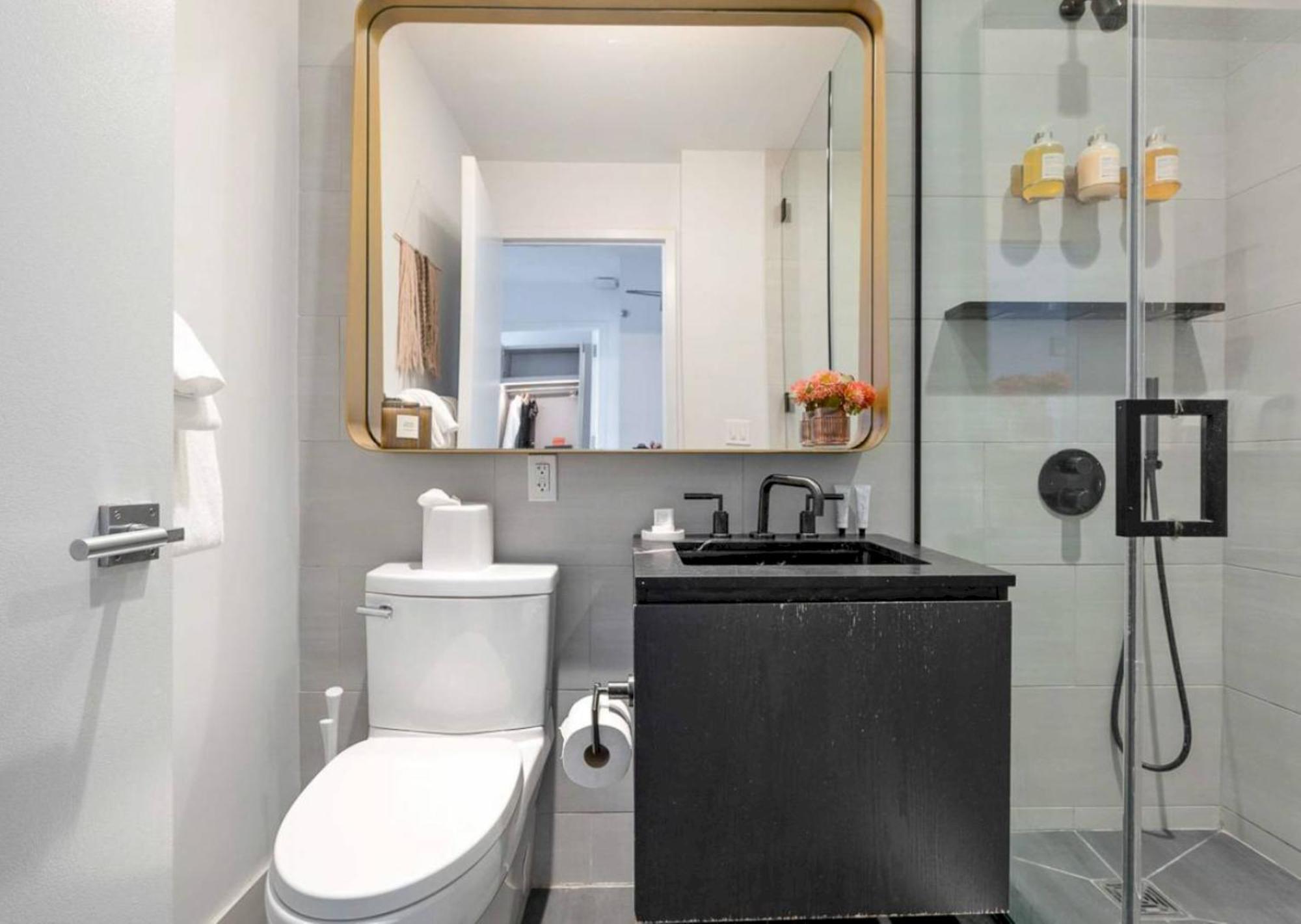 Alluring And Spacious 1 Bed 1 Bath Apartment New York