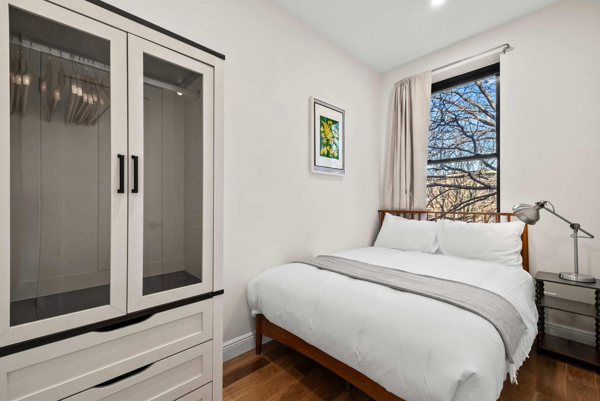 Carroll Place Ii - Bright 3br Carroll Gardens