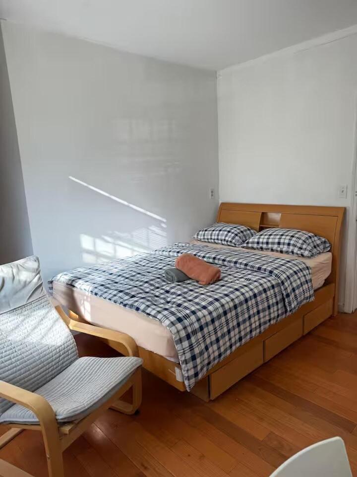 Cozy Private In Downtown Flushing *