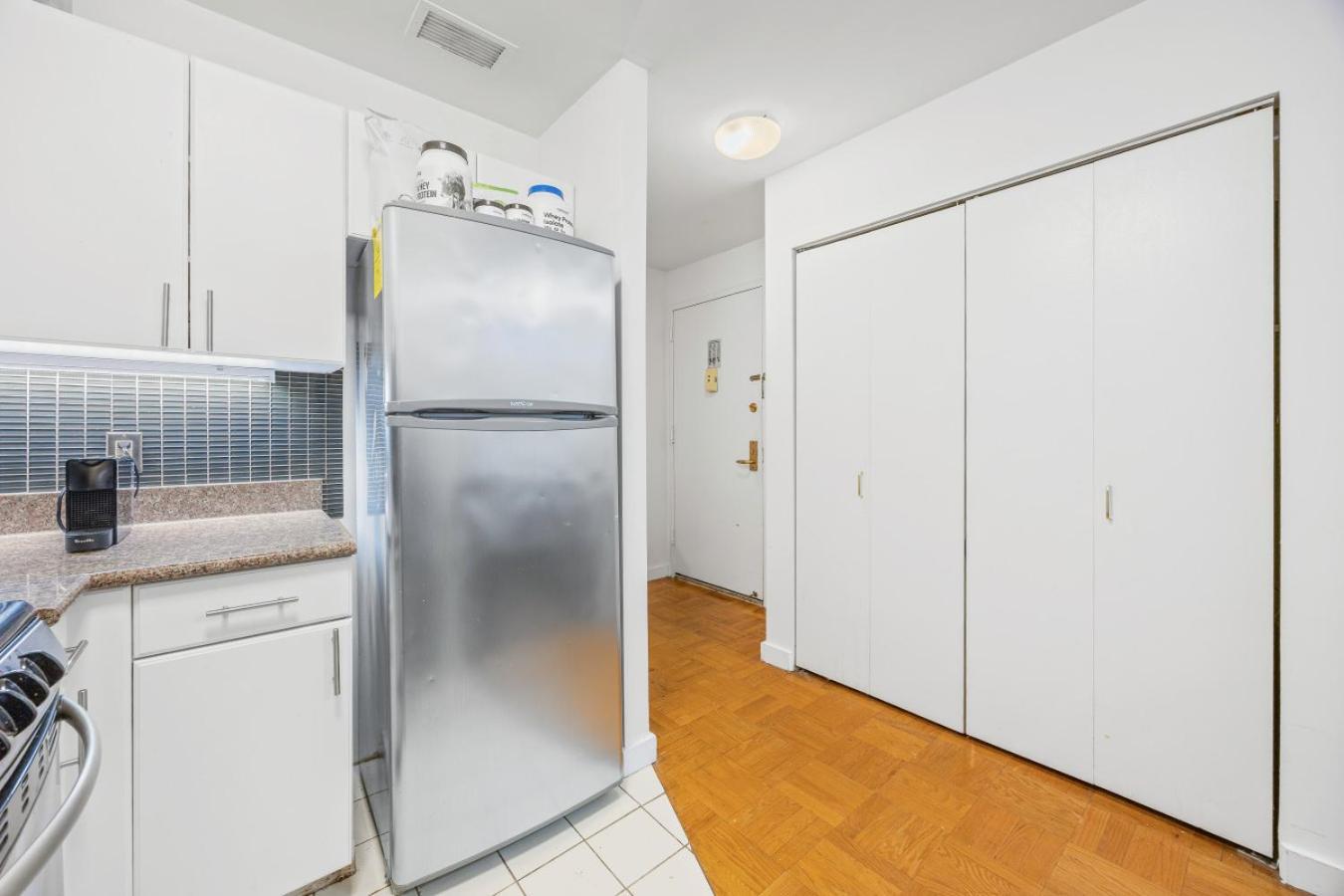 Apartment Chelsea 1br In Shared With Laundry And Rooftop *