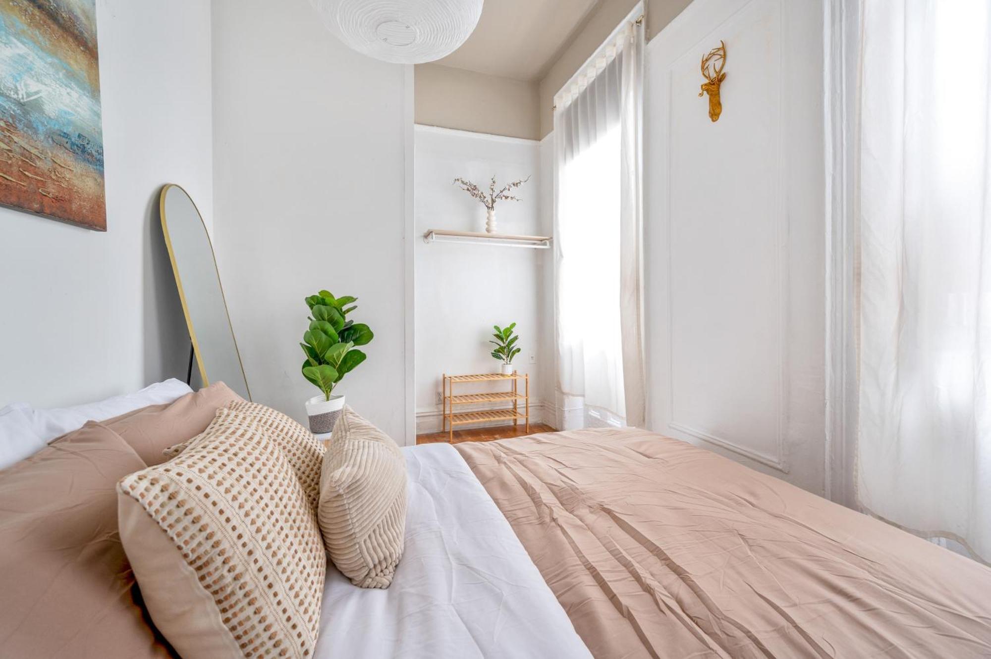 Bright And Beautiful 3 Bedroom Midtown West Apartment