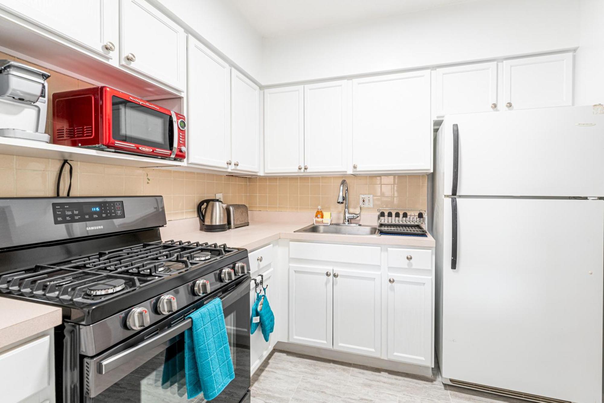 Stunning 3 Bed Fully Furnished * New York