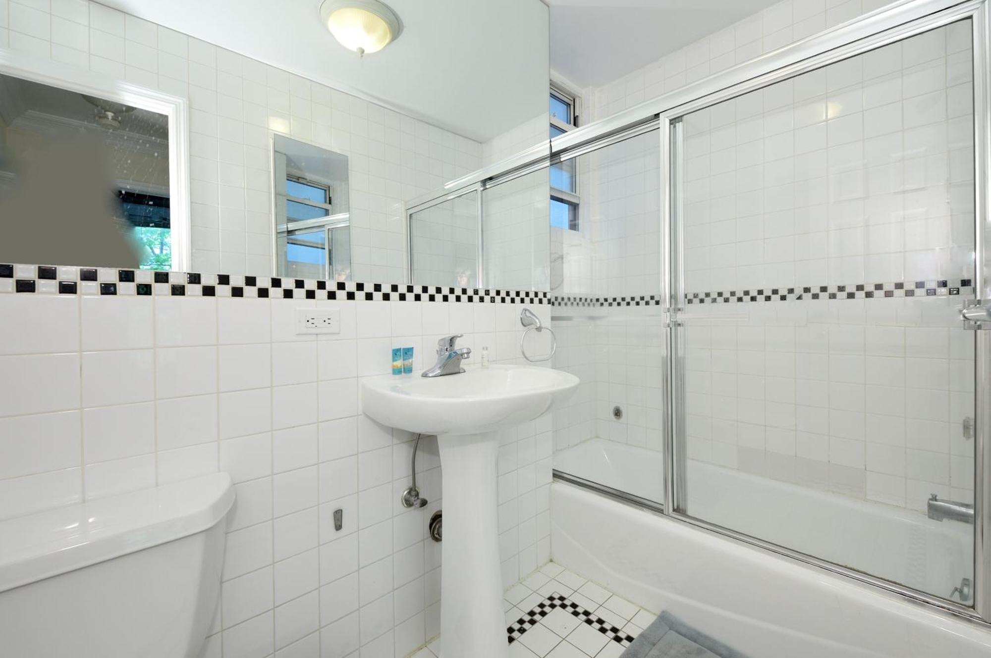 10th Avenue Urban Retreat- 3br Nyc Apartment