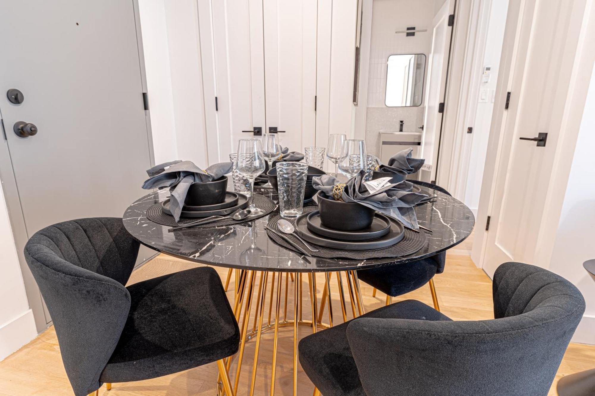 Modern Hideaway With 1br & Balcony * New York