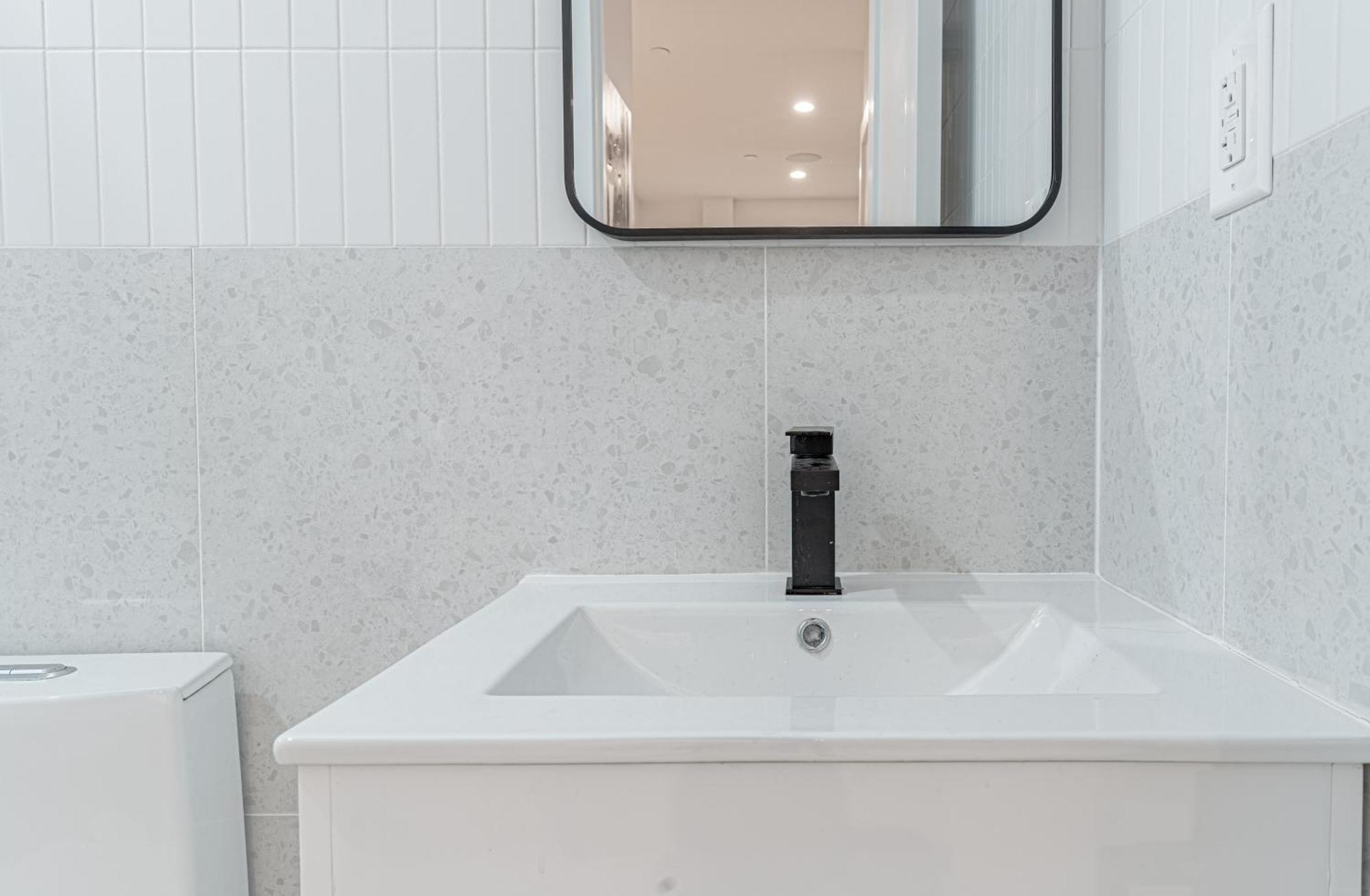 Modern Hideaway With 1br & Balcony Apartment New York