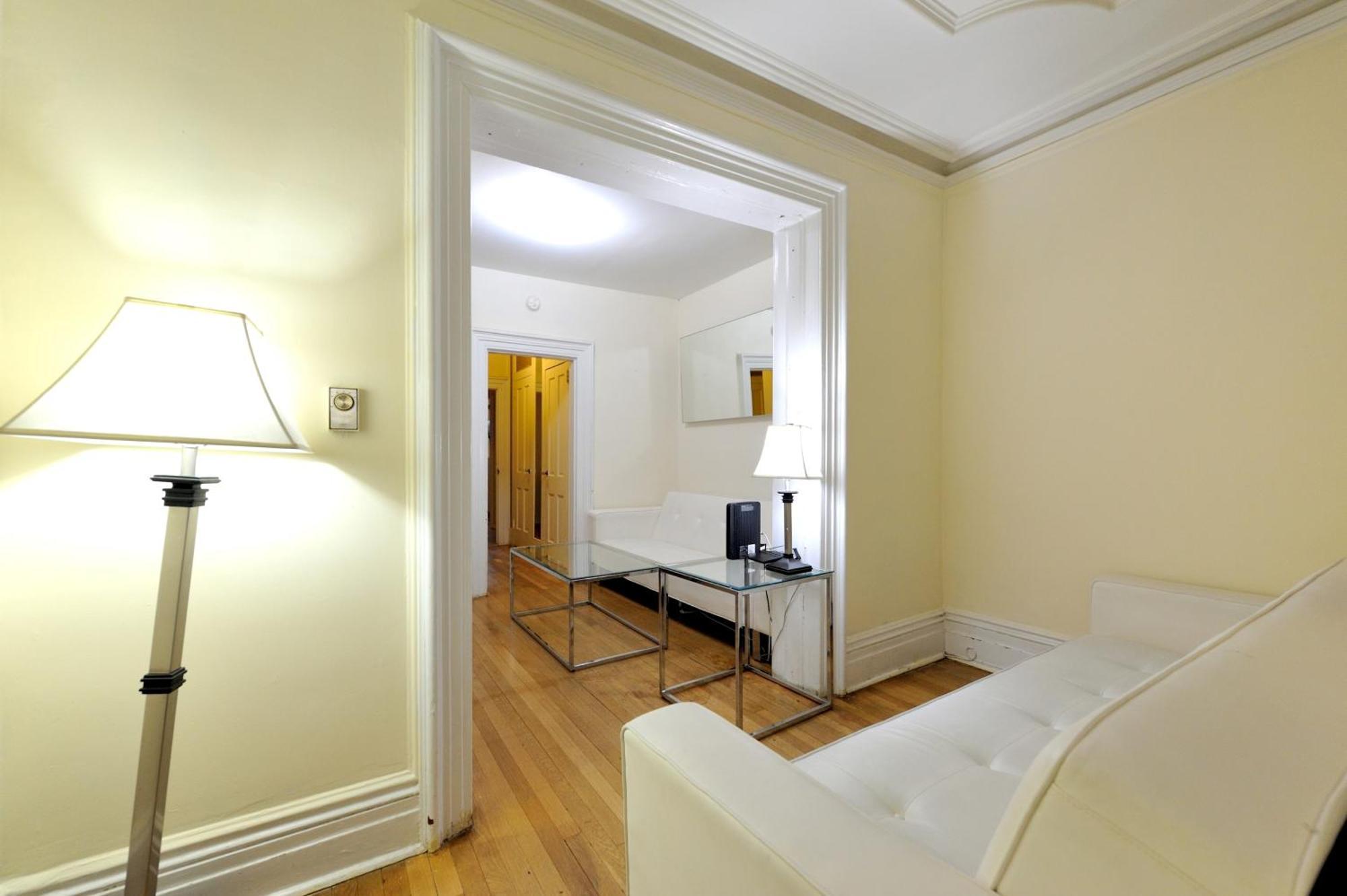 Comfy 3 Bedroom 1 Bath In Nyc *