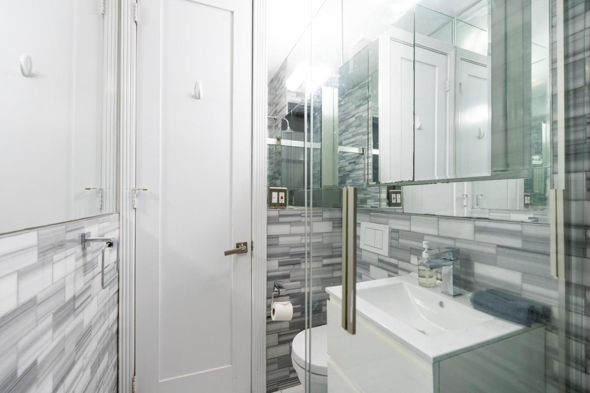 Elegant Park - 4 Bedroom Self Check-in Apartment New York