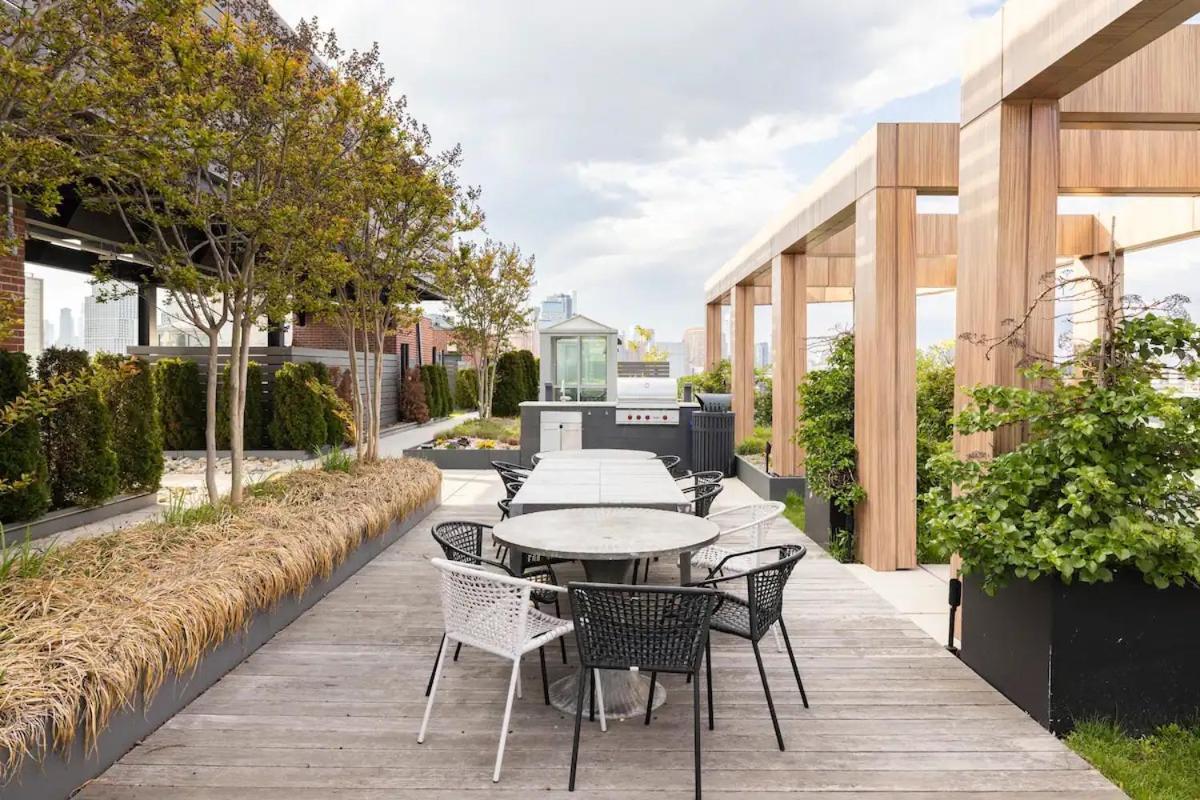 Beautiful Modern In Luxury Building Apartment *