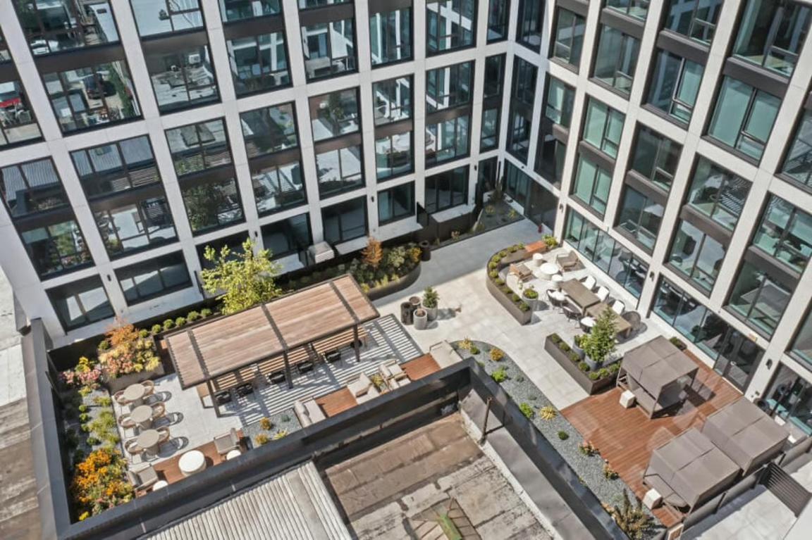 1 Bedroom In Luxury Building Apartment