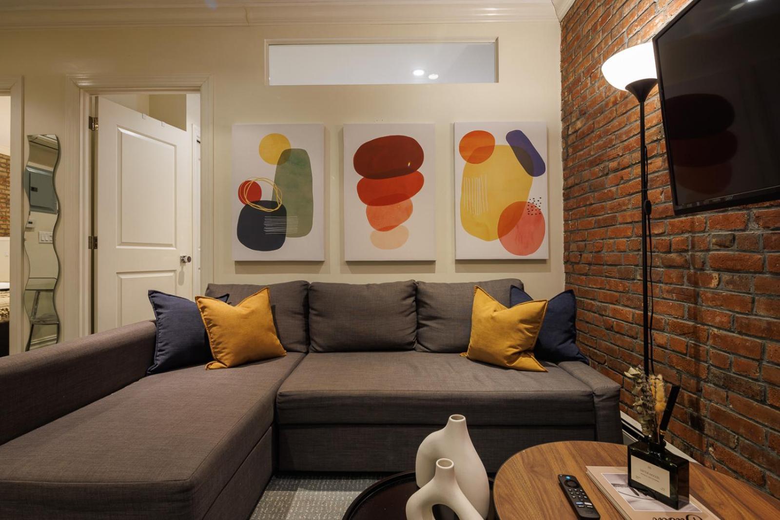 Refined & Stylish Manhattan Haven Apartment New York