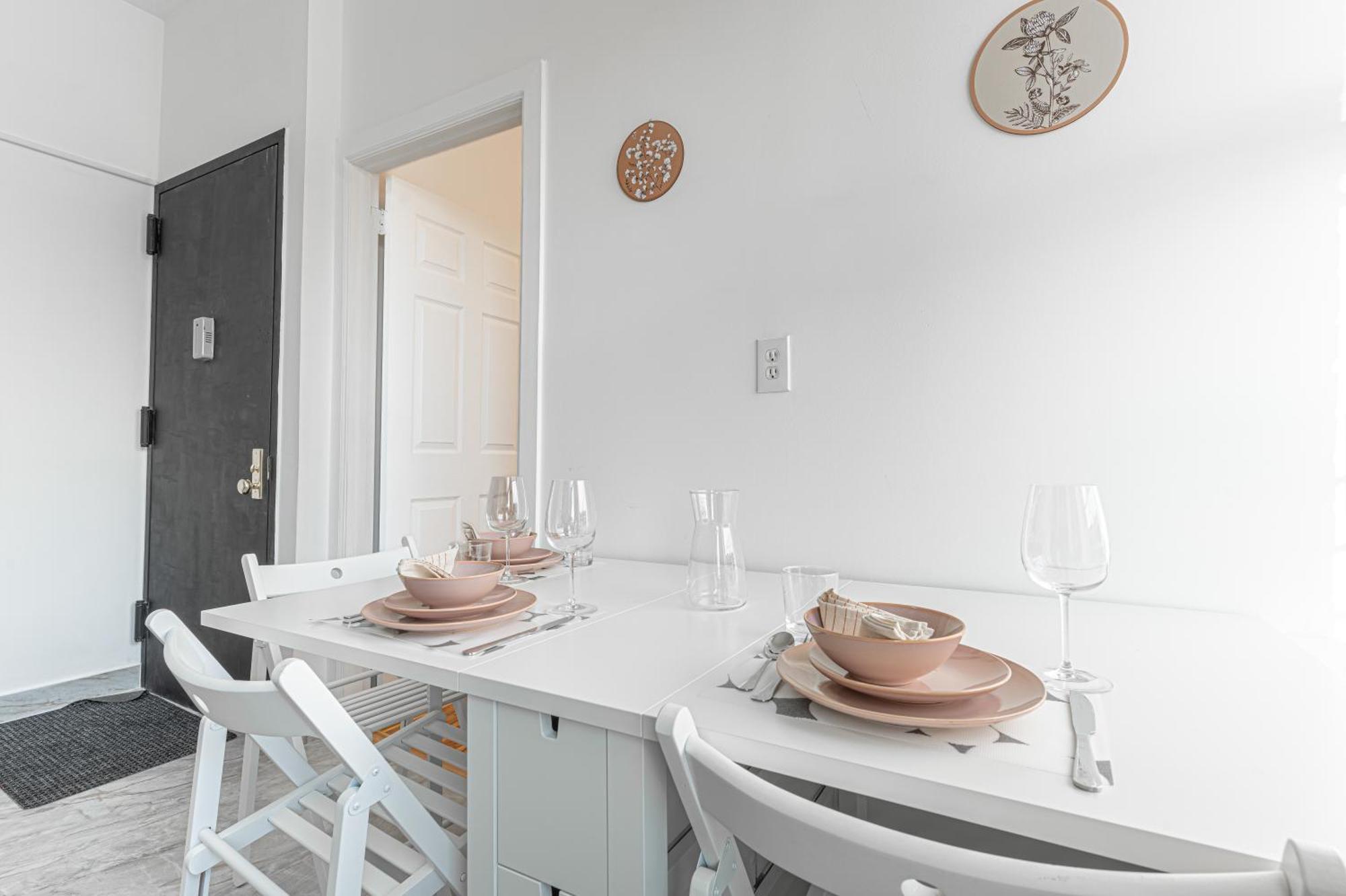 Cozy 2br Retreat - Near Lga & Subway With W&d Apartment