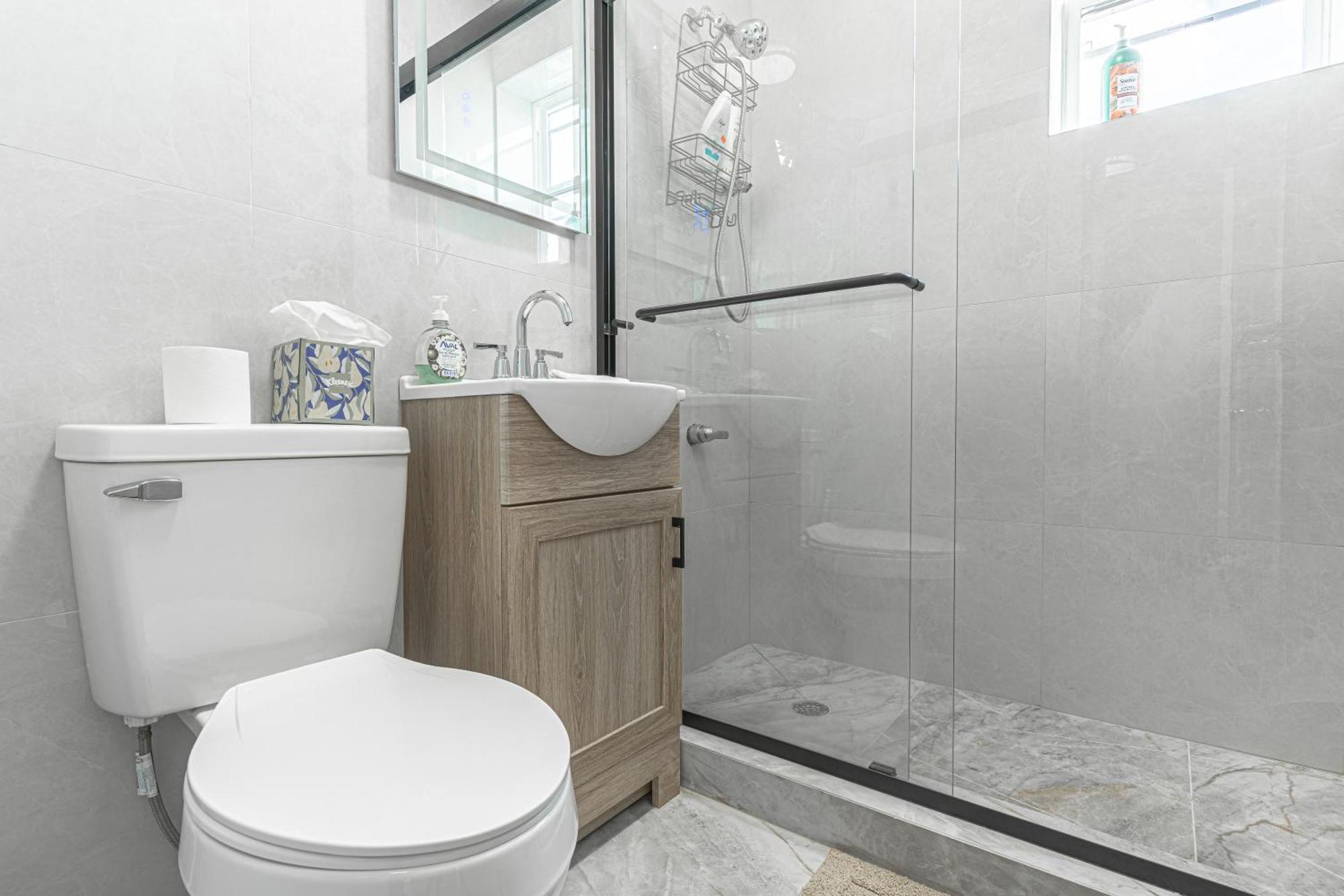 Cozy 2br Retreat - Near Lga & Subway With W&d Apartment