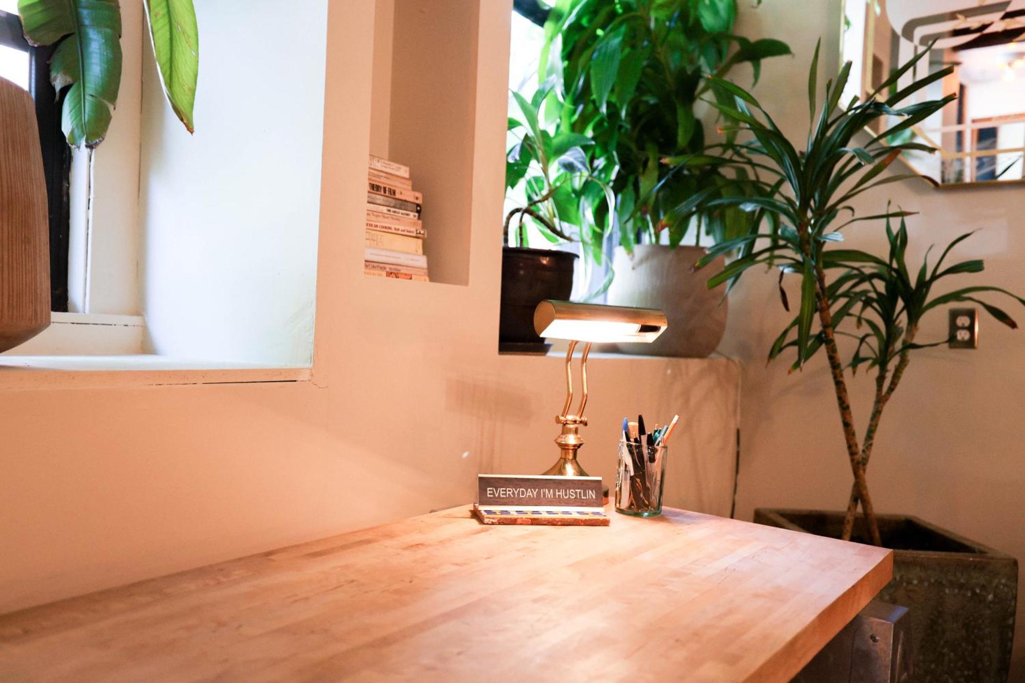 Artistic Vintage Loft In Williamsburg Apartment *