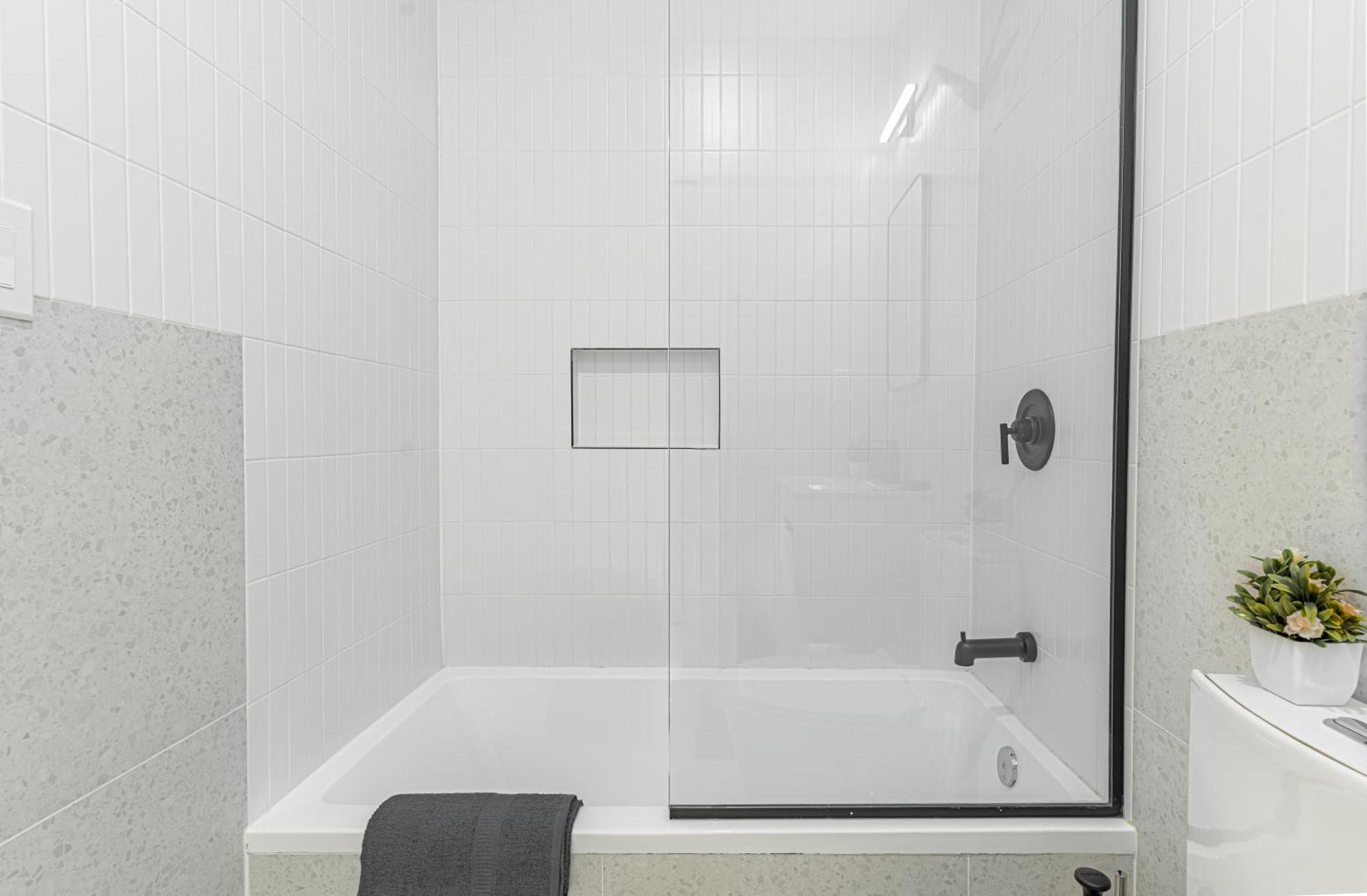 Bushwick Industrial1br With Balcony *