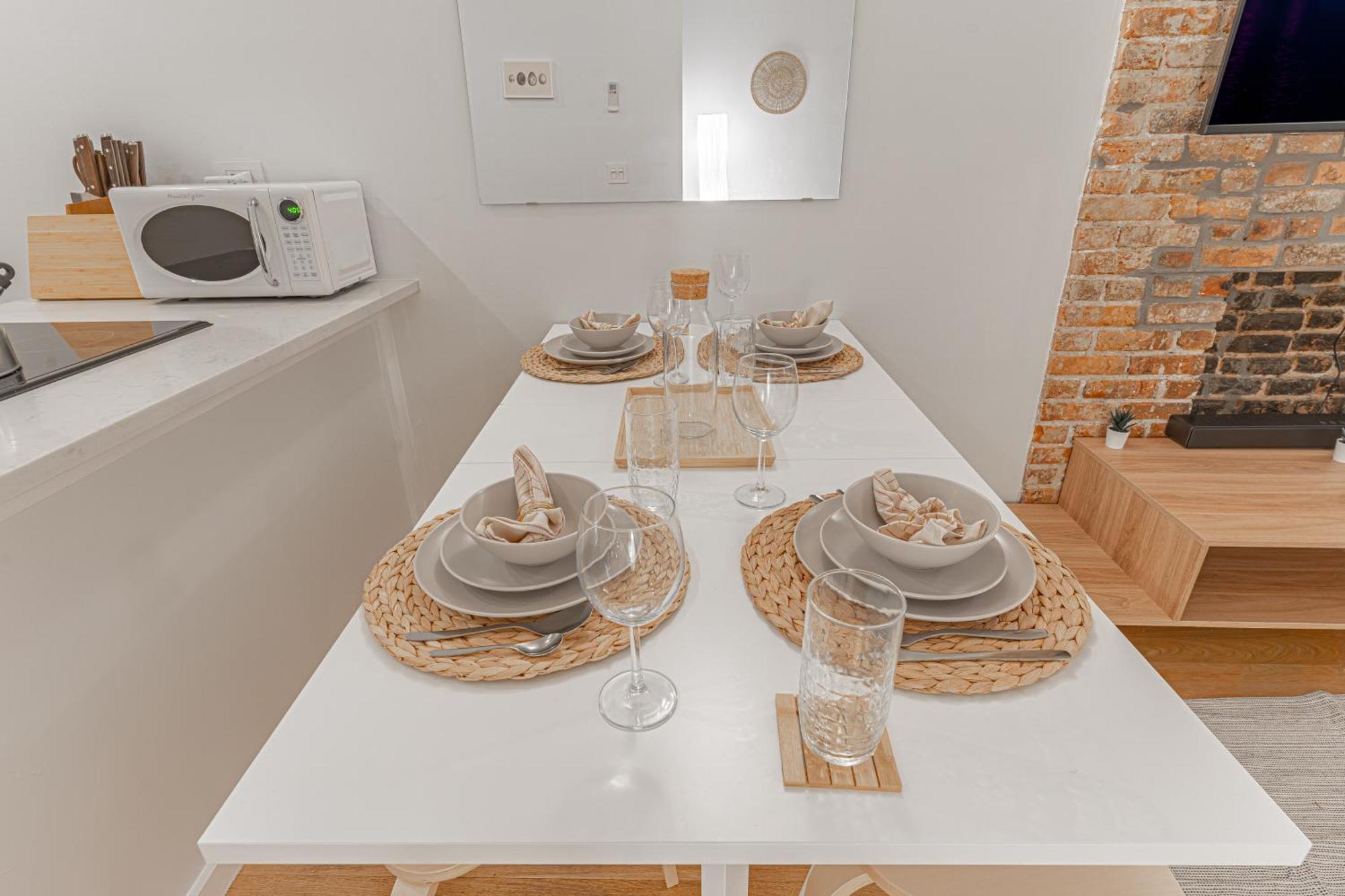 Stylish 2br Close To Williamsburg Apartment *