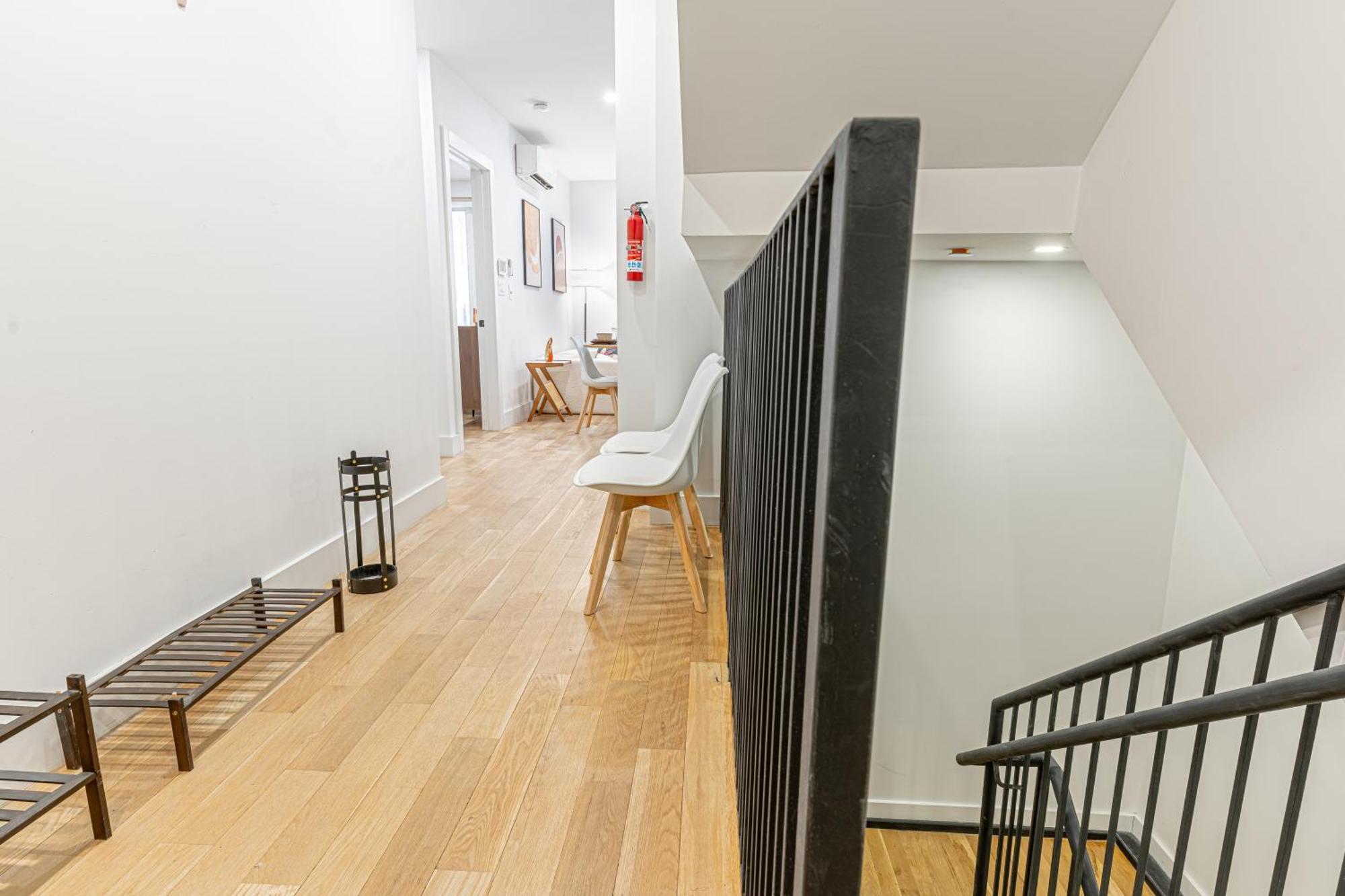 Apartment Modern Duplex Escape W Backyard