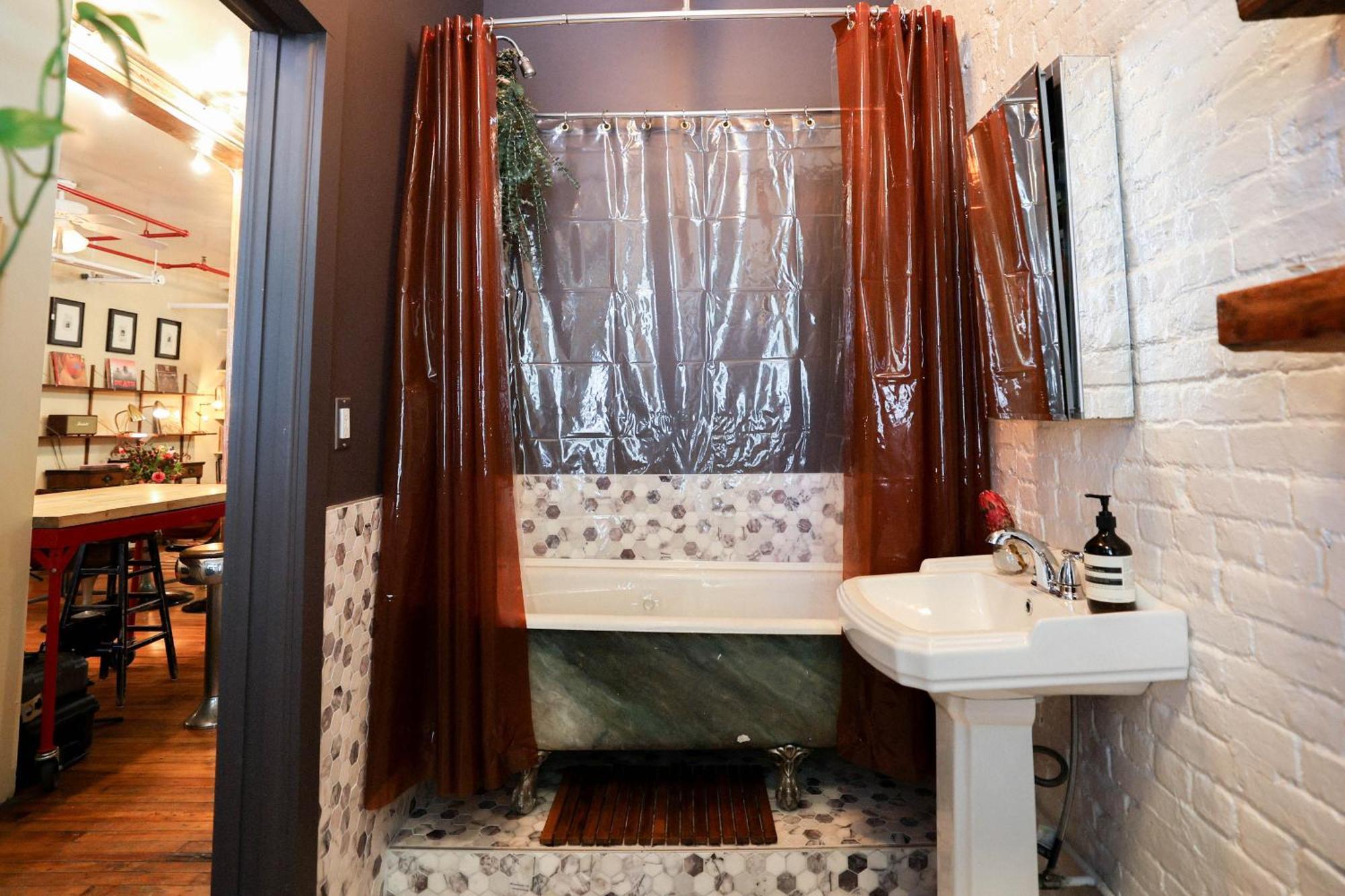 Artistic Vintage Loft In Williamsburg Apartment