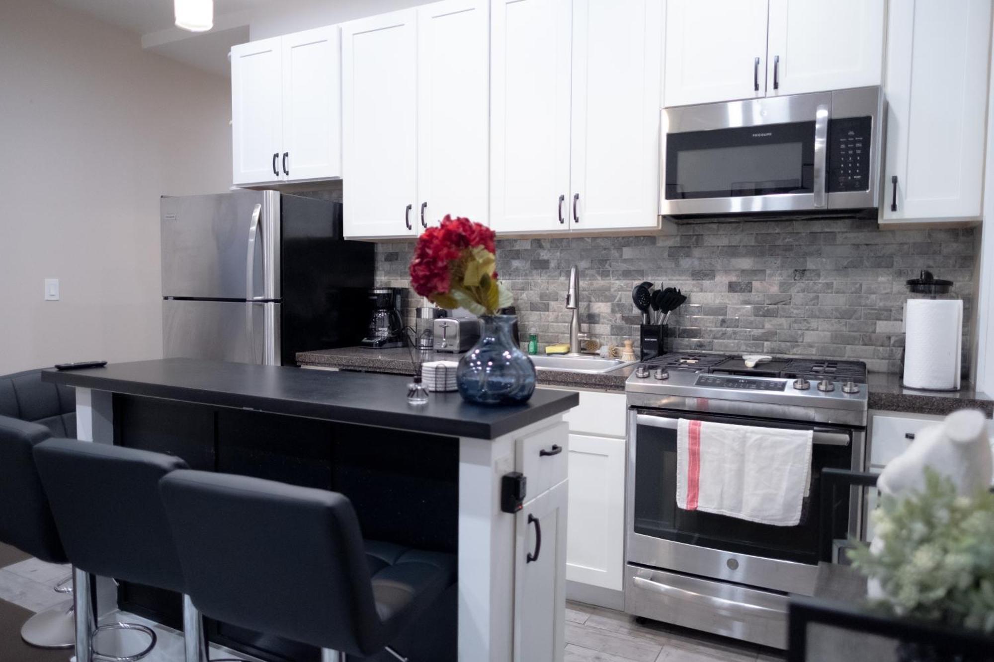 Apartment Brand New 3br 2ba Next To Park, Elevator *