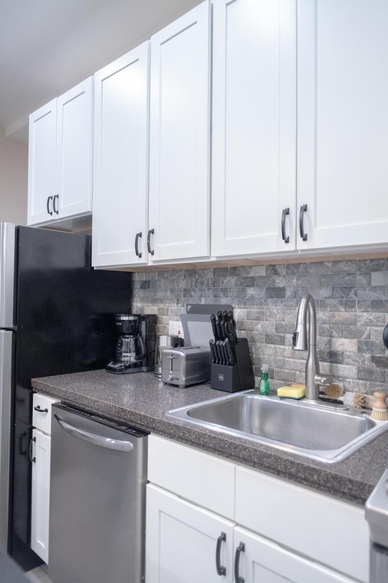 Brand New 3br 2ba Next To Park, Elevator Apartment *