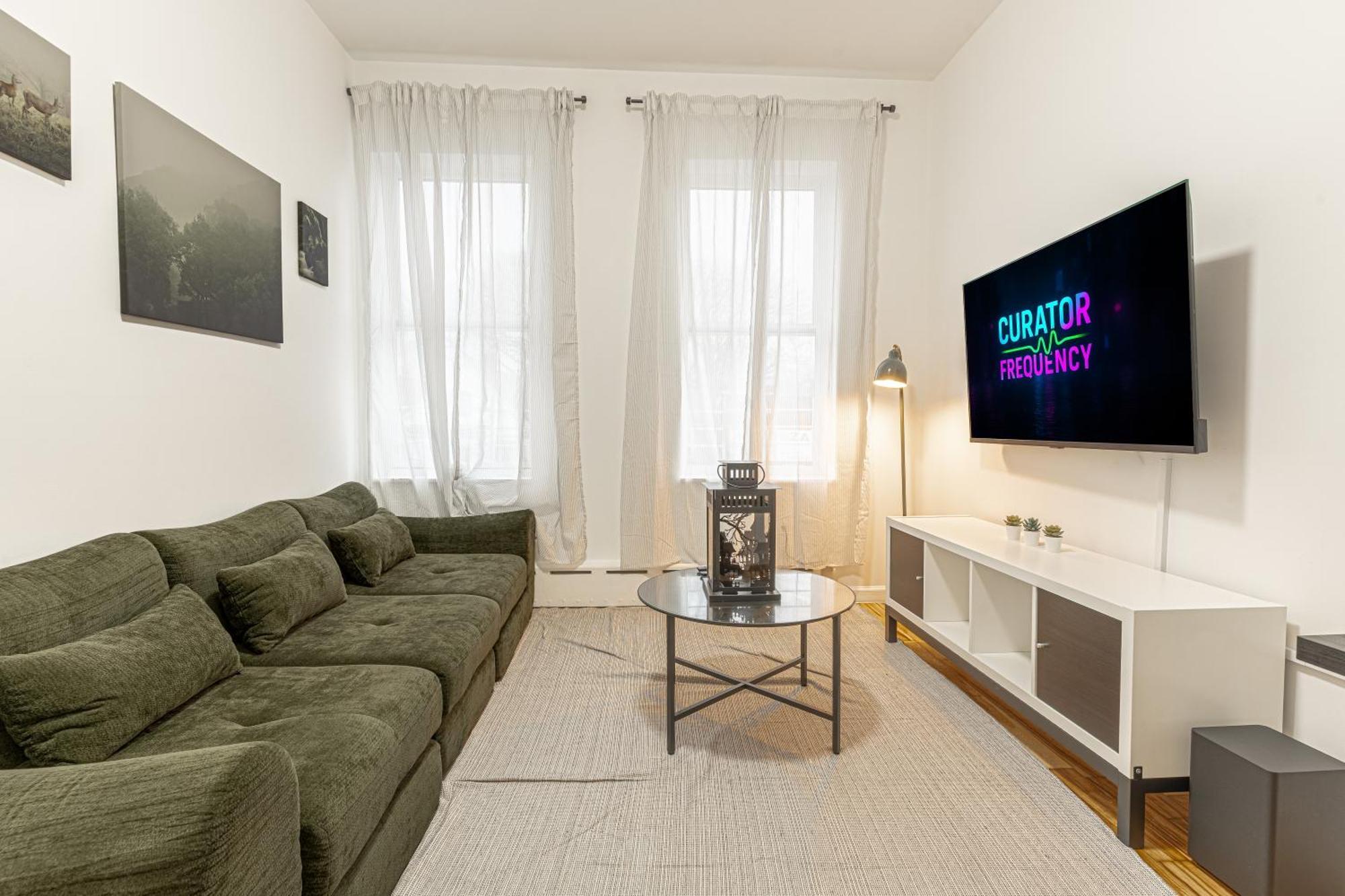 Modern 2br Retreat With Washer & Dryer - Near Subway & Lga