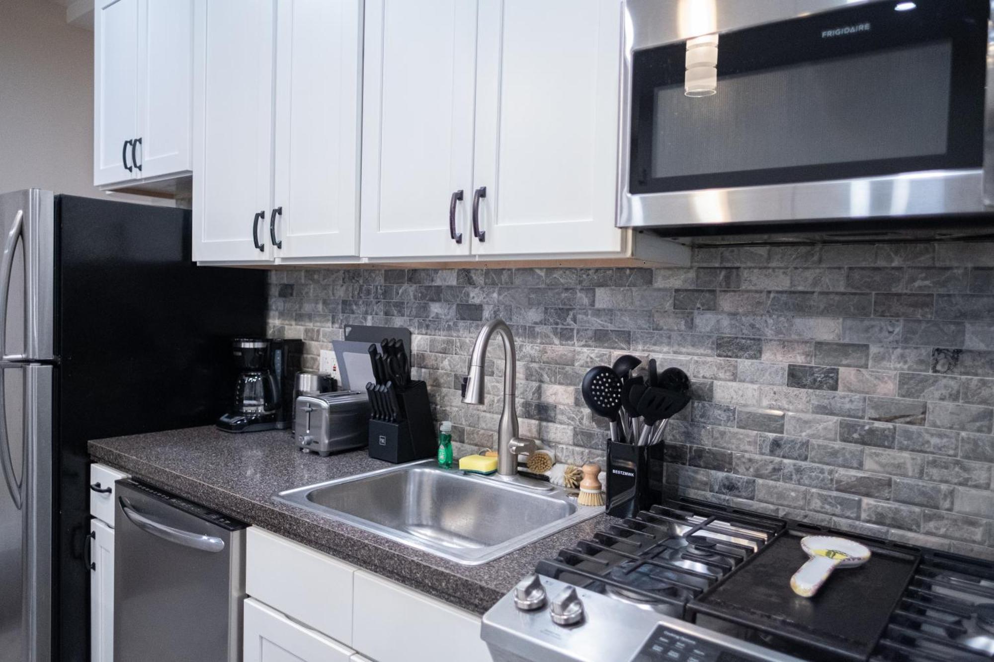 Brand New 3br 2ba Next To Park, Elevator *