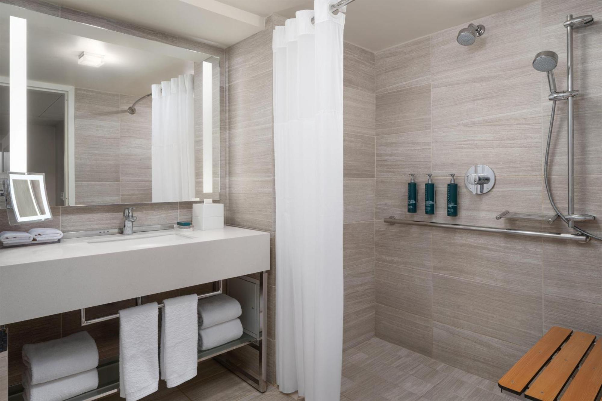 Millennium Hilton One Un Plaza 4*