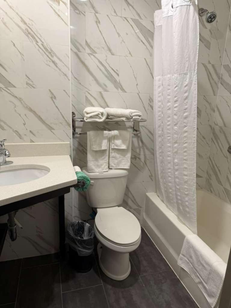 Days By Wyndham Brooklyn Marine Park Hotel 3*