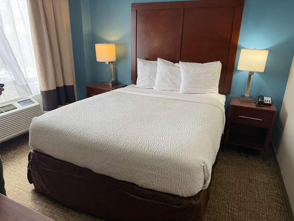 Hotel Days By Wyndham Brooklyn Marine Park 3*