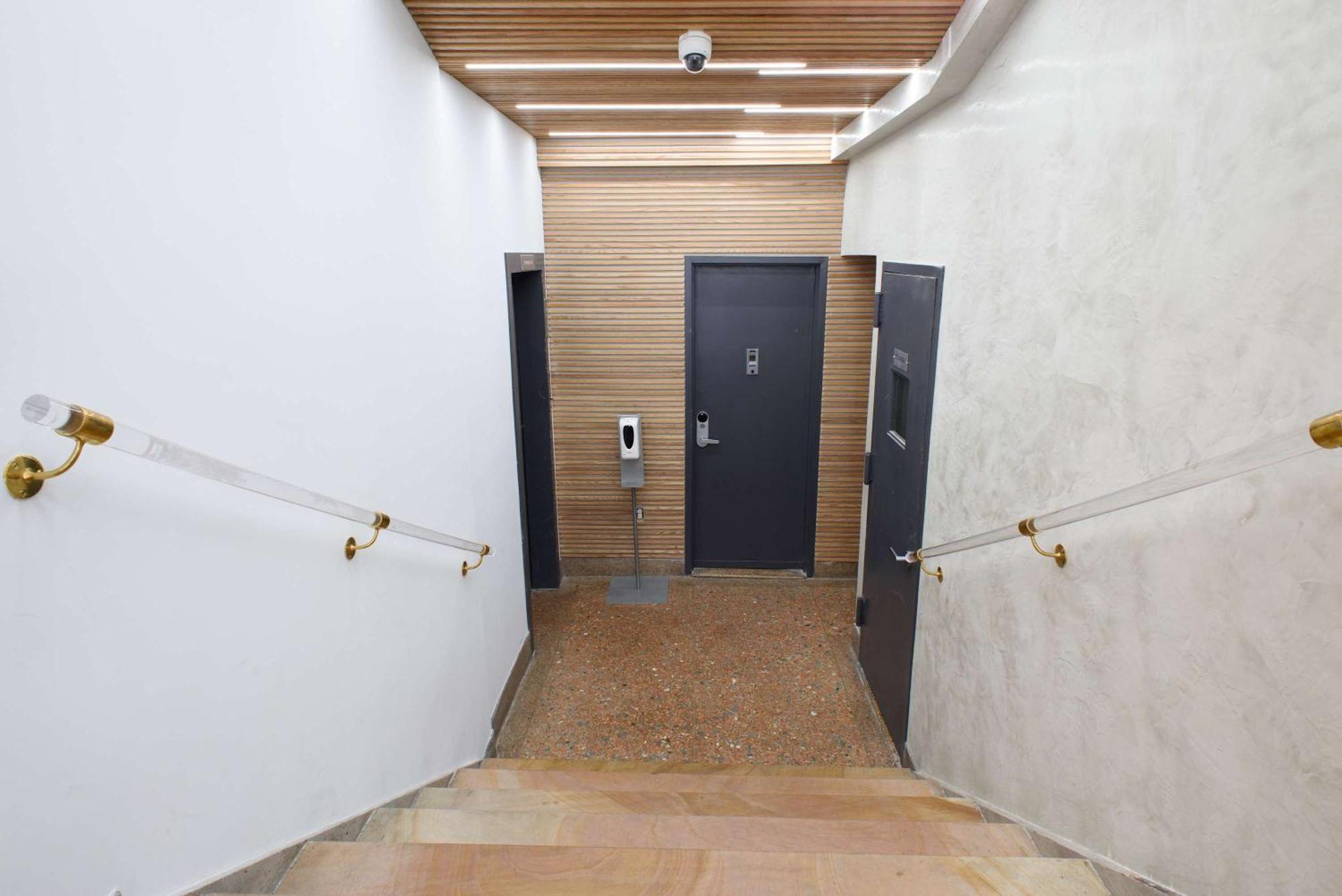 Apartment 75-5 Luxury 3br Duplex W D Elevator Bldg *