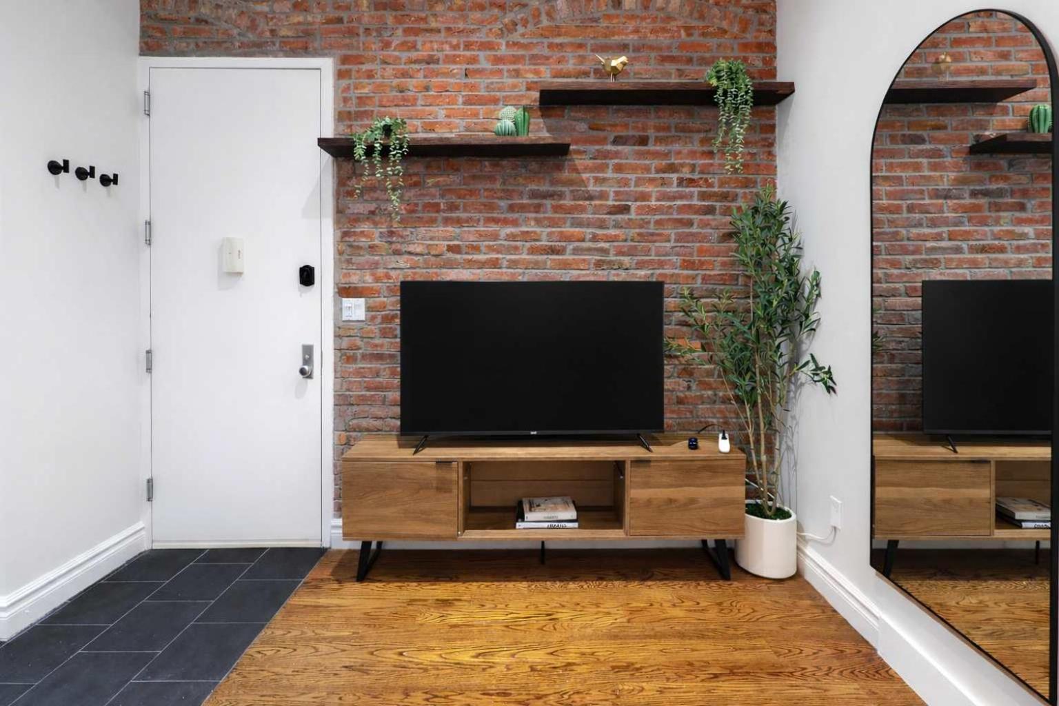 Stylish Retreat In Prime West Village Spot *