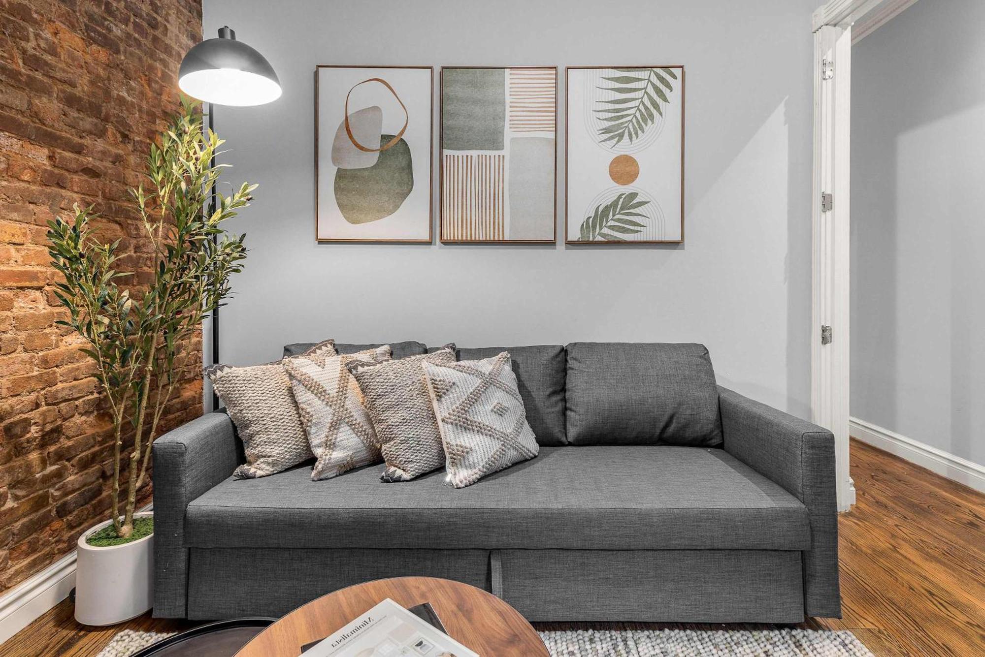 Bold Manhattan Base In Prime Nolita *