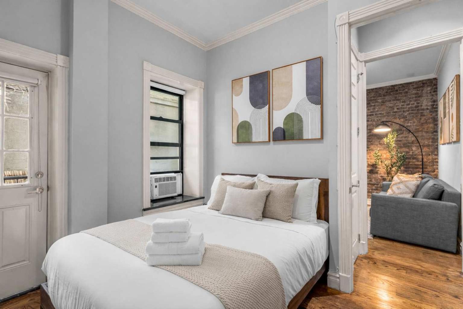 Bold Manhattan Base In Prime Nolita Apartment New York