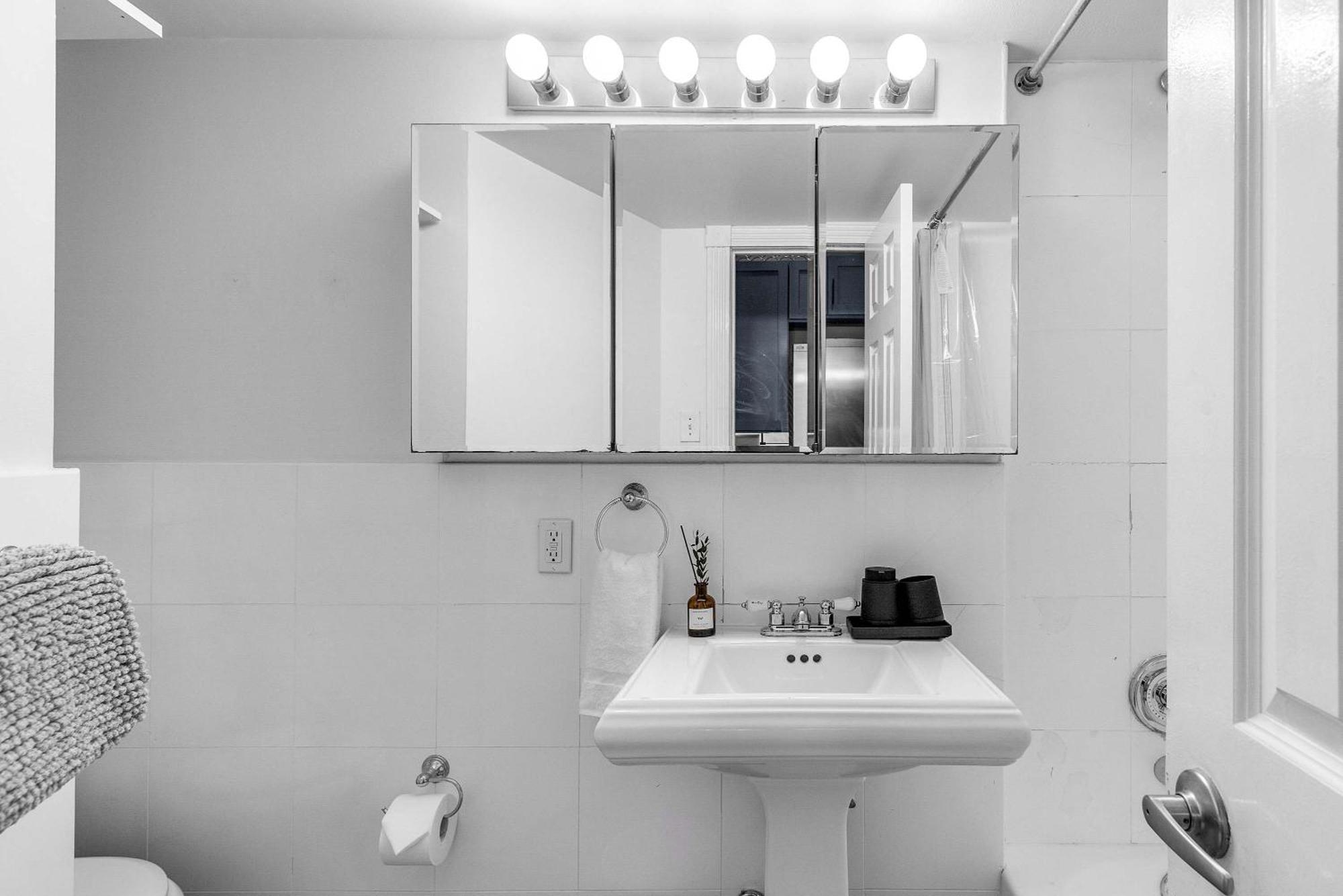 Bold Manhattan Base In Prime Nolita * New York