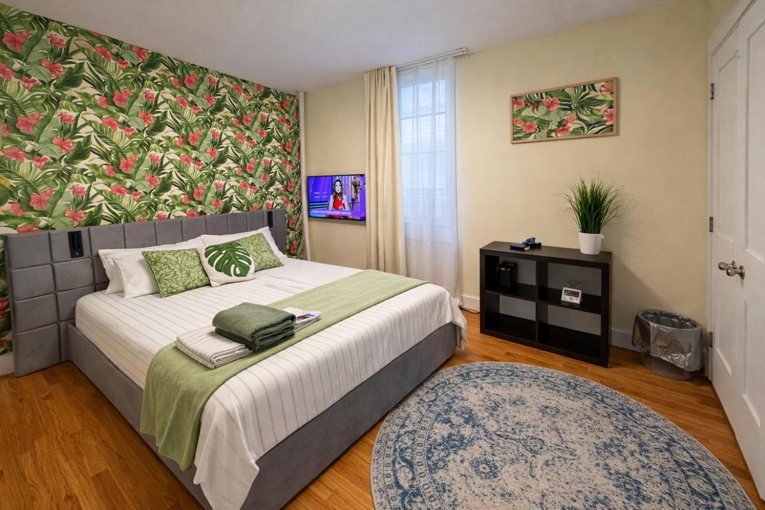 Tropical Style In Geusthouse Apartment New York