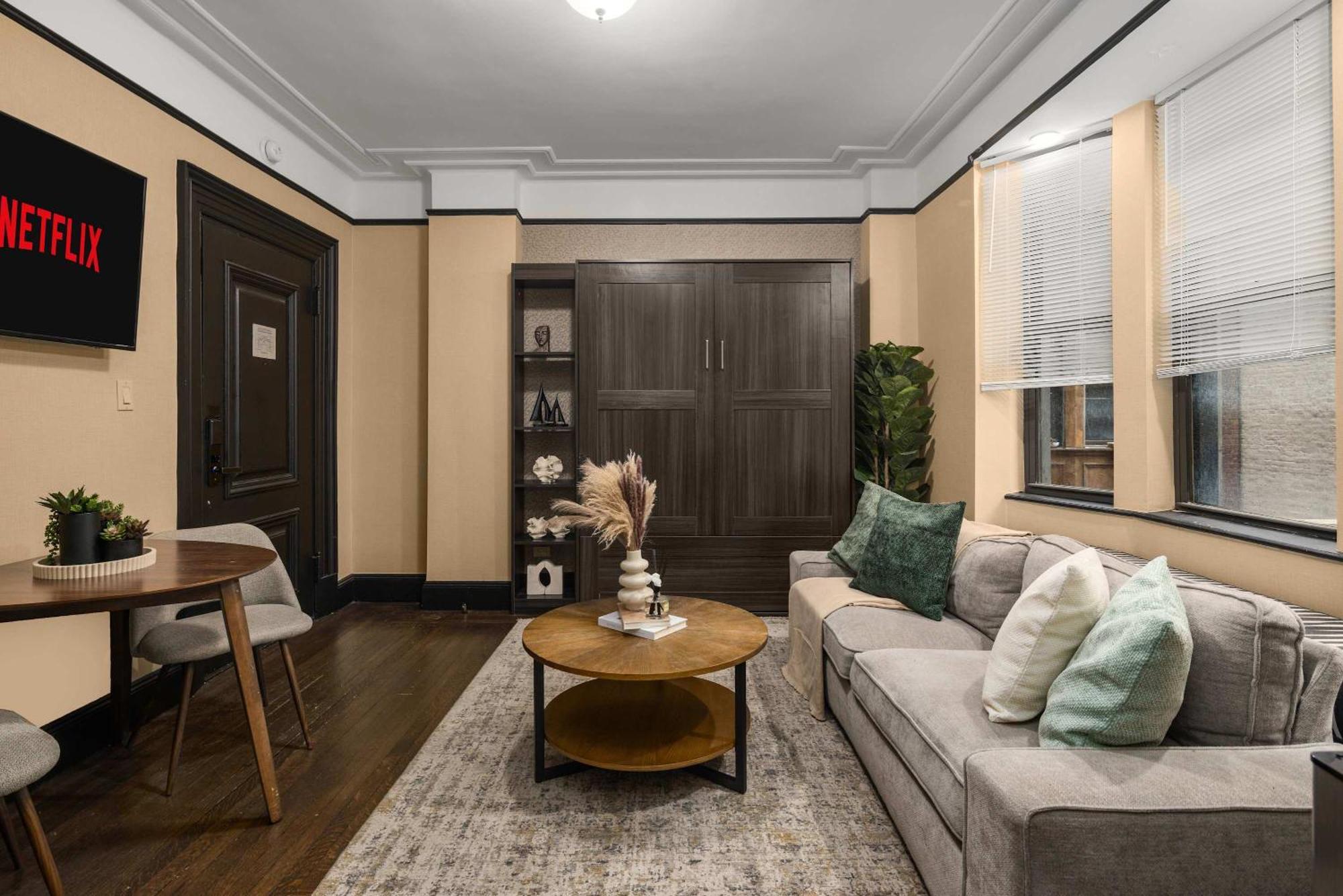 Stunning In The Heart Of Gym Apartment