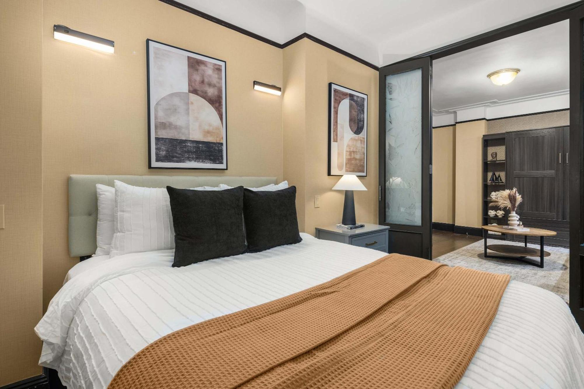 Stunning In The Heart Of Gym Apartment New York