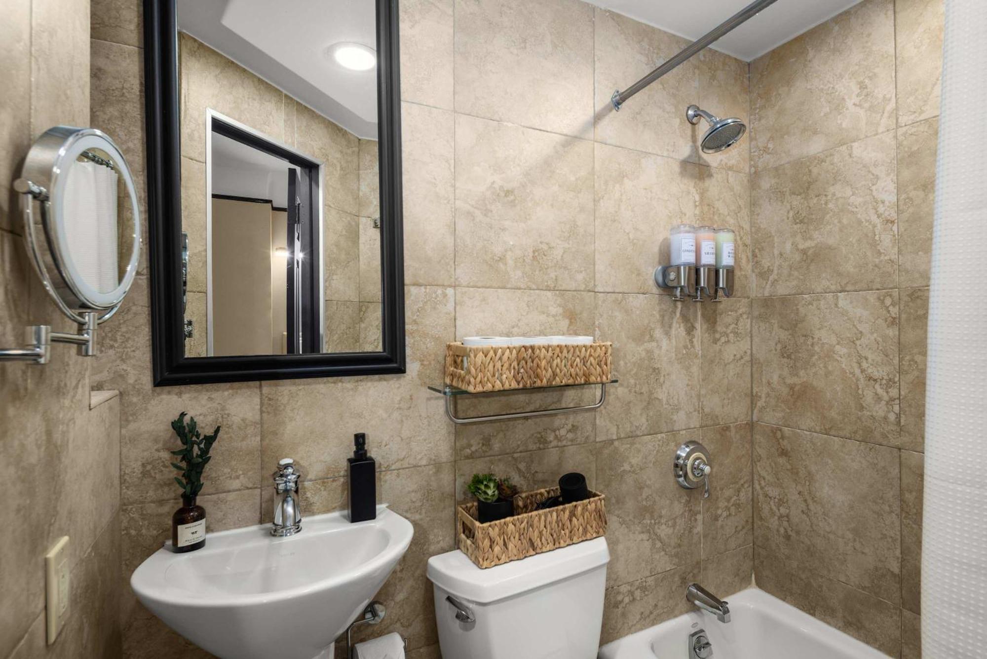 Apartment Stunning In The Heart Of Gym