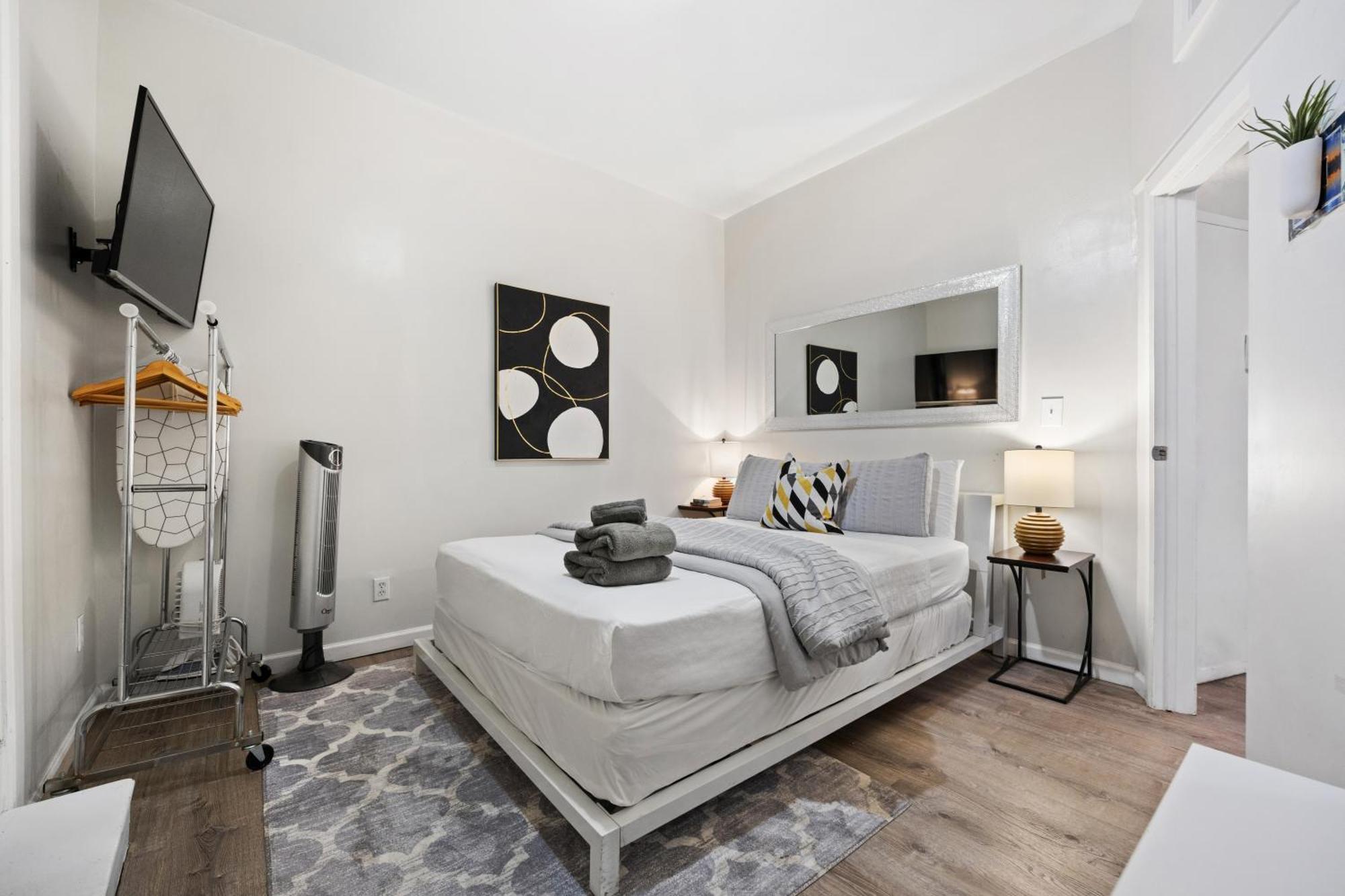 Apartment Lovely 2bed And 2bath With Unbeatable Location *