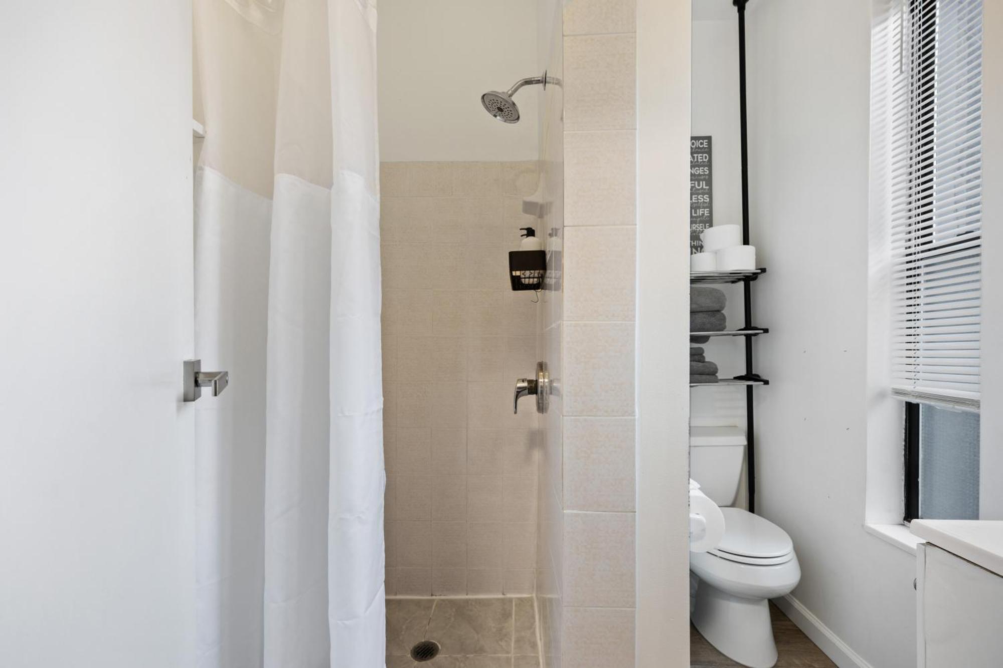 Lovely 2bed And 2bath With Unbeatable Location Apartment