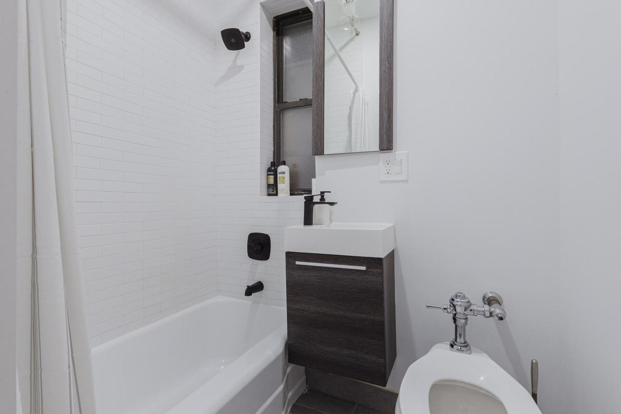 2 Bedroom Modern Unit In Manhattan * New York