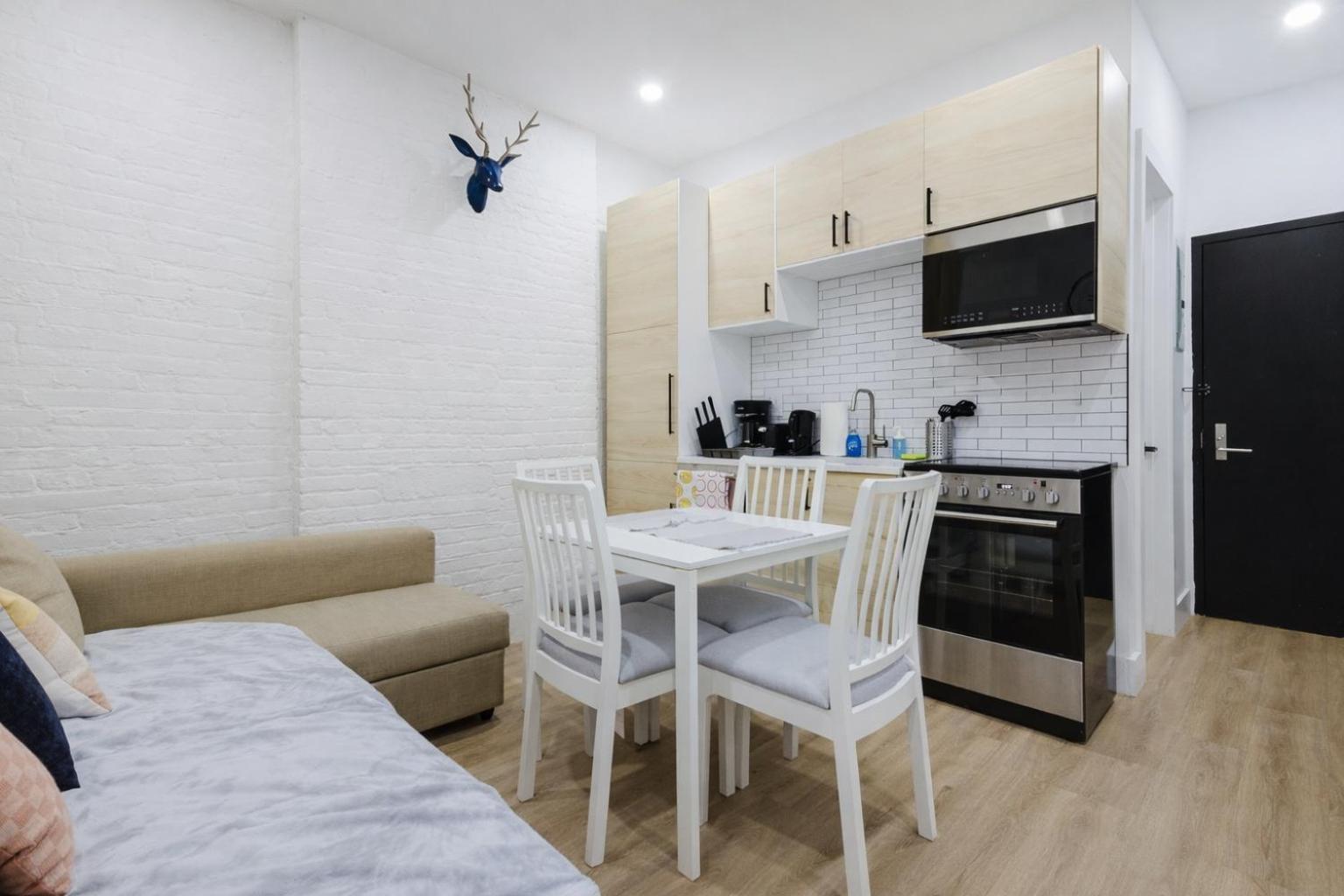 2 Bedroom Modern Unit In Manhattan Apartment *