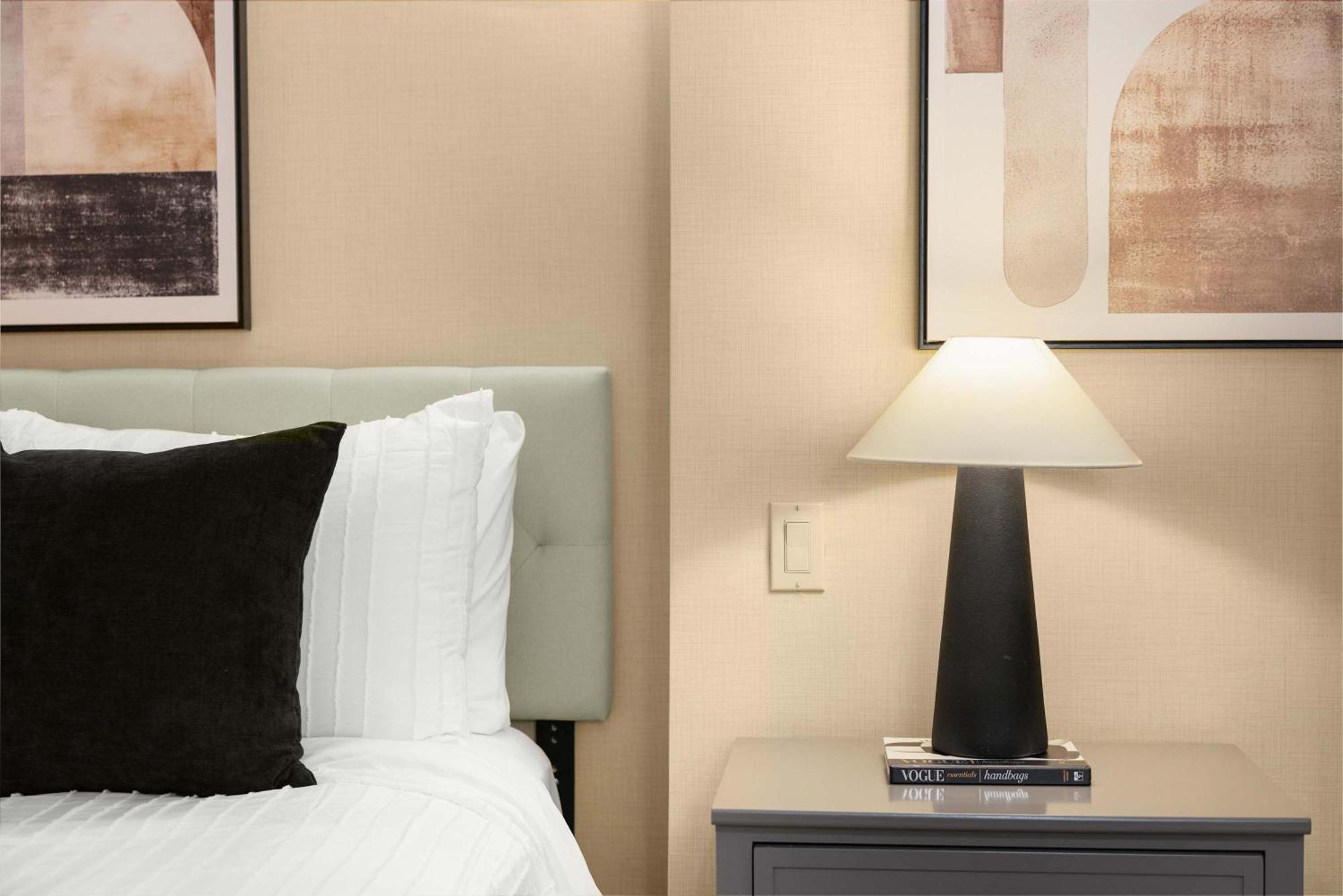 Stunning In The Heart Of Gym Apartment