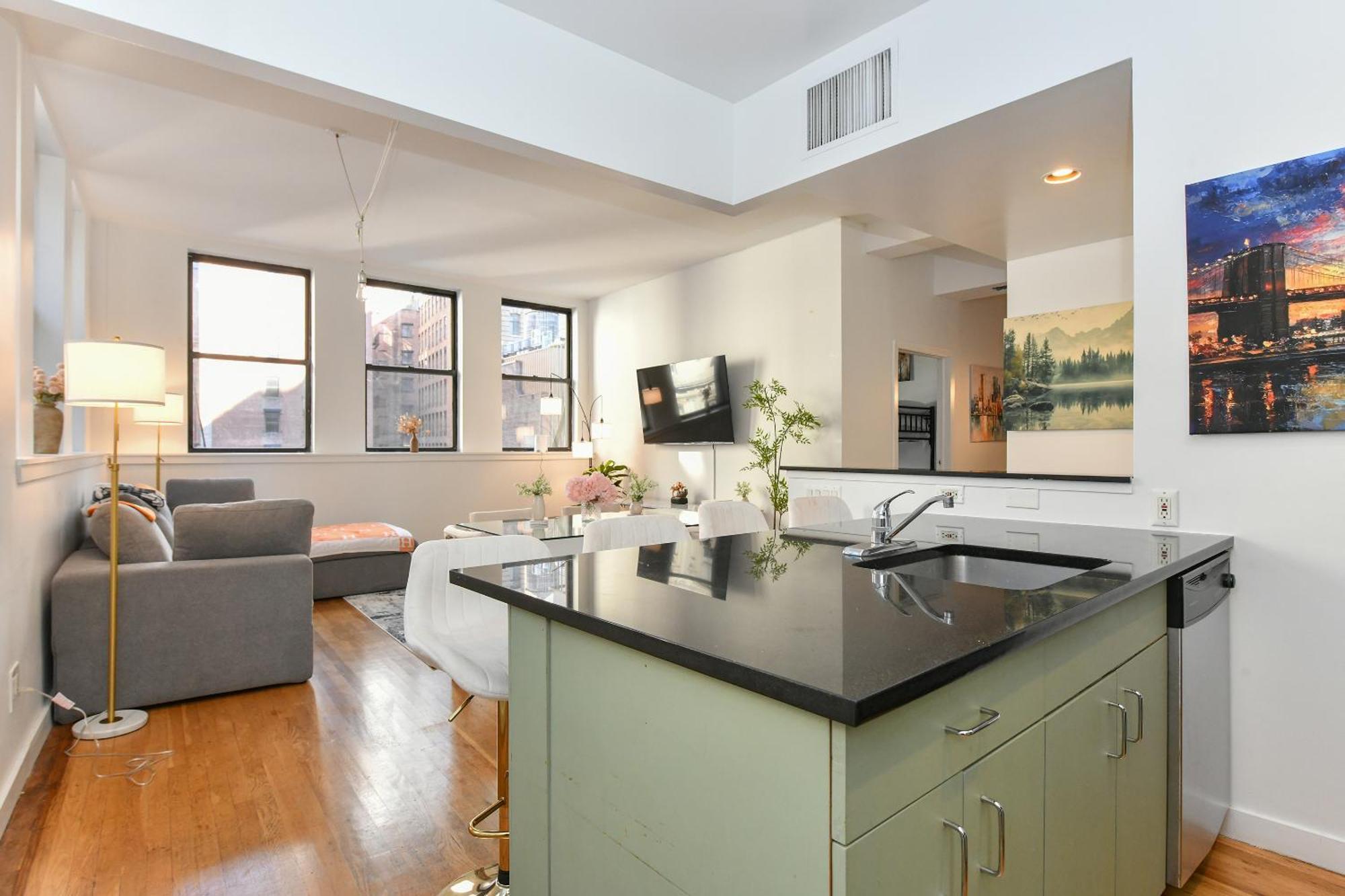 Luxury 3 Bedroom Retreat In Downtown Manhattan Apartment *
