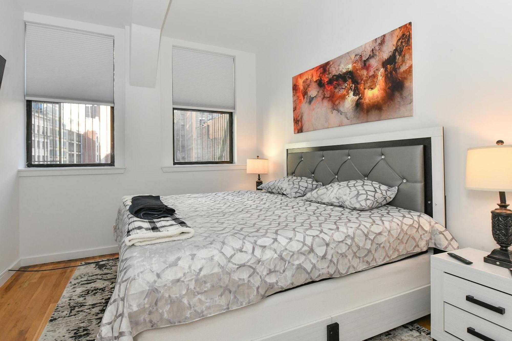 Luxury 3 Bedroom Retreat In Downtown Manhattan Apartment