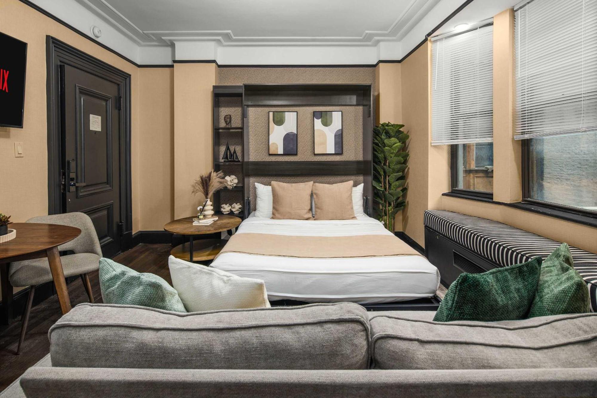 Stunning In The Heart Of Gym Apartment